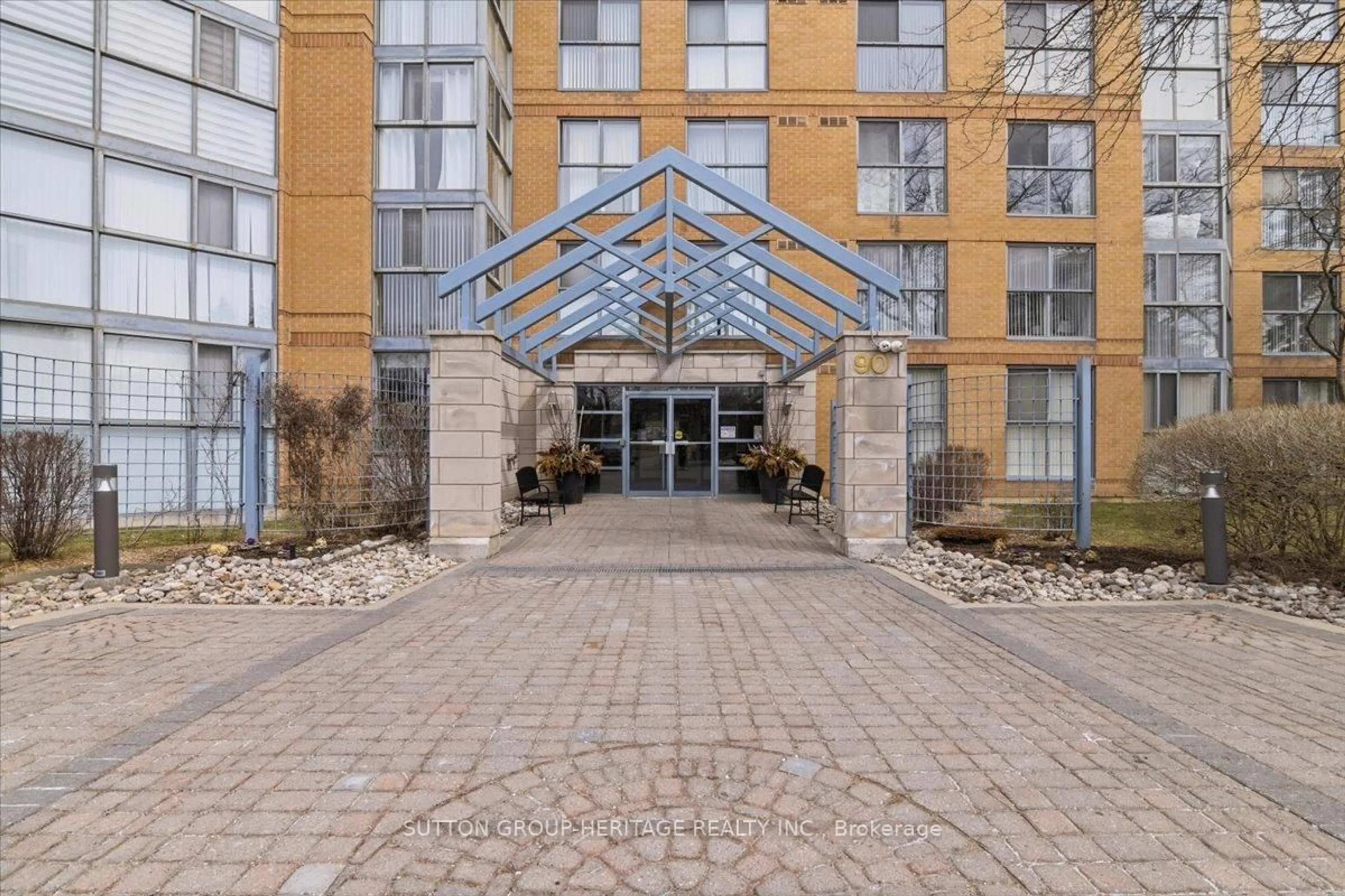 Indoor foyer for 90 Dale Ave #1705, Toronto Ontario M1J 3N4