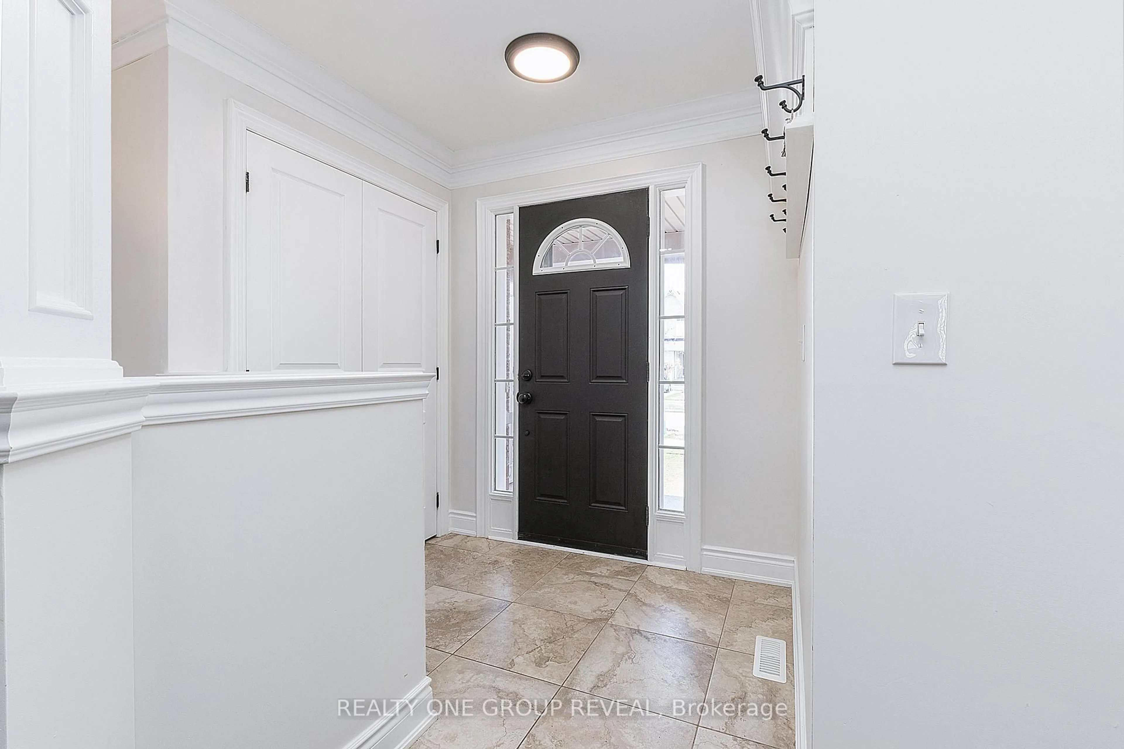 Indoor entryway for 146 Argent St, Clarington Ontario L1C 0B5
