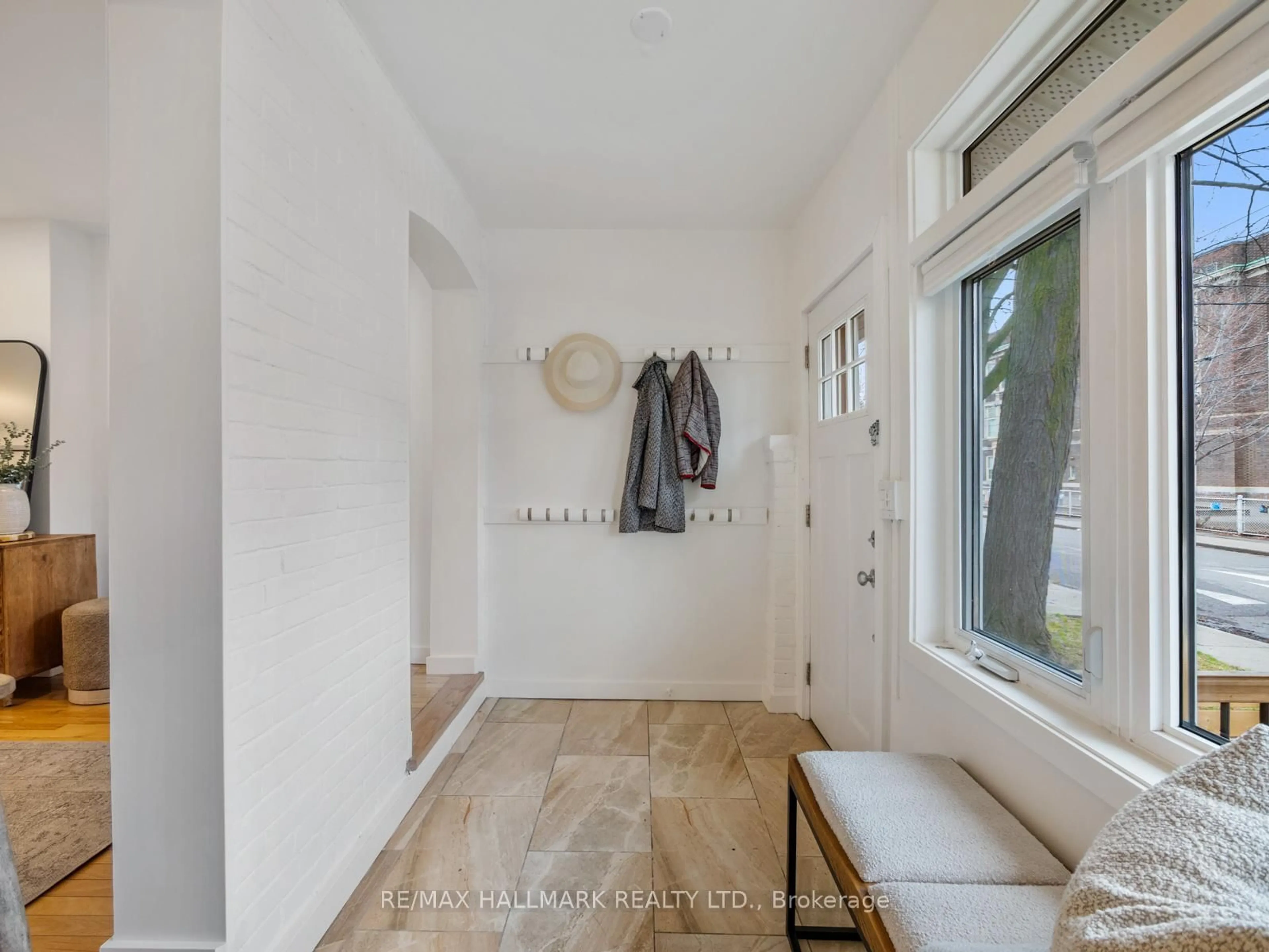 Indoor entryway for 38 Larchmount Ave, Toronto Ontario M4M 2Y7