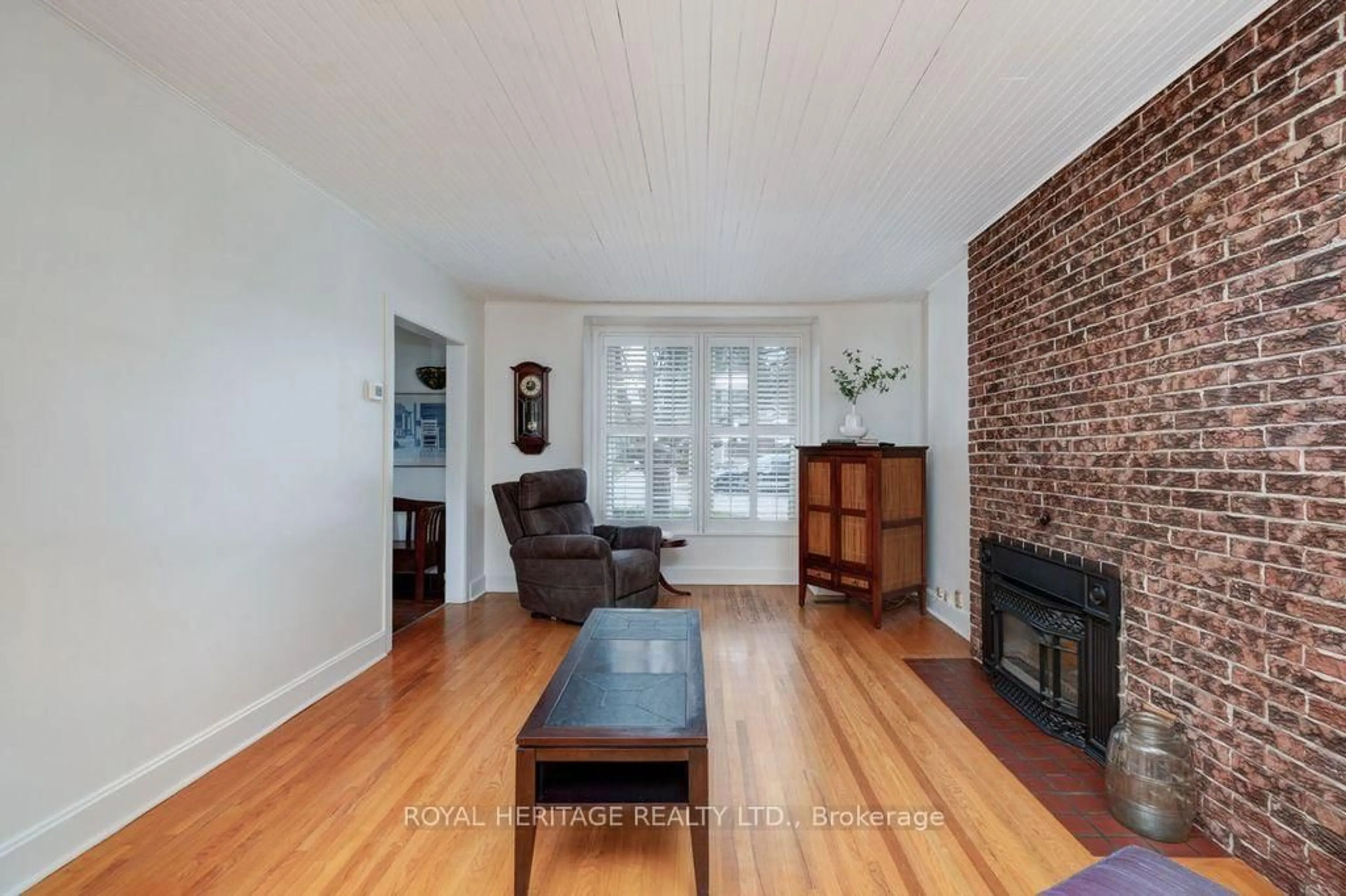 Living room with furniture, wood/laminate floor for 70 Gatesview Ave, Toronto Ontario M1J 3G5