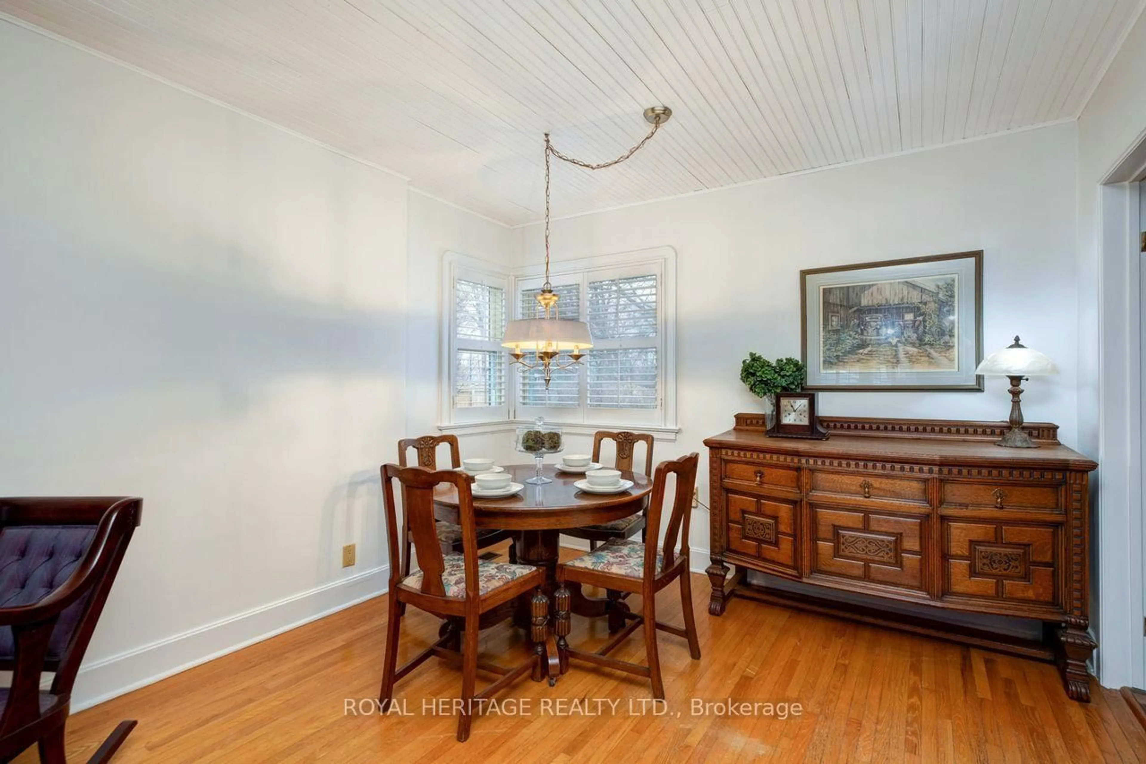 Dining room, wood/laminate floor for 70 Gatesview Ave, Toronto Ontario M1J 3G5