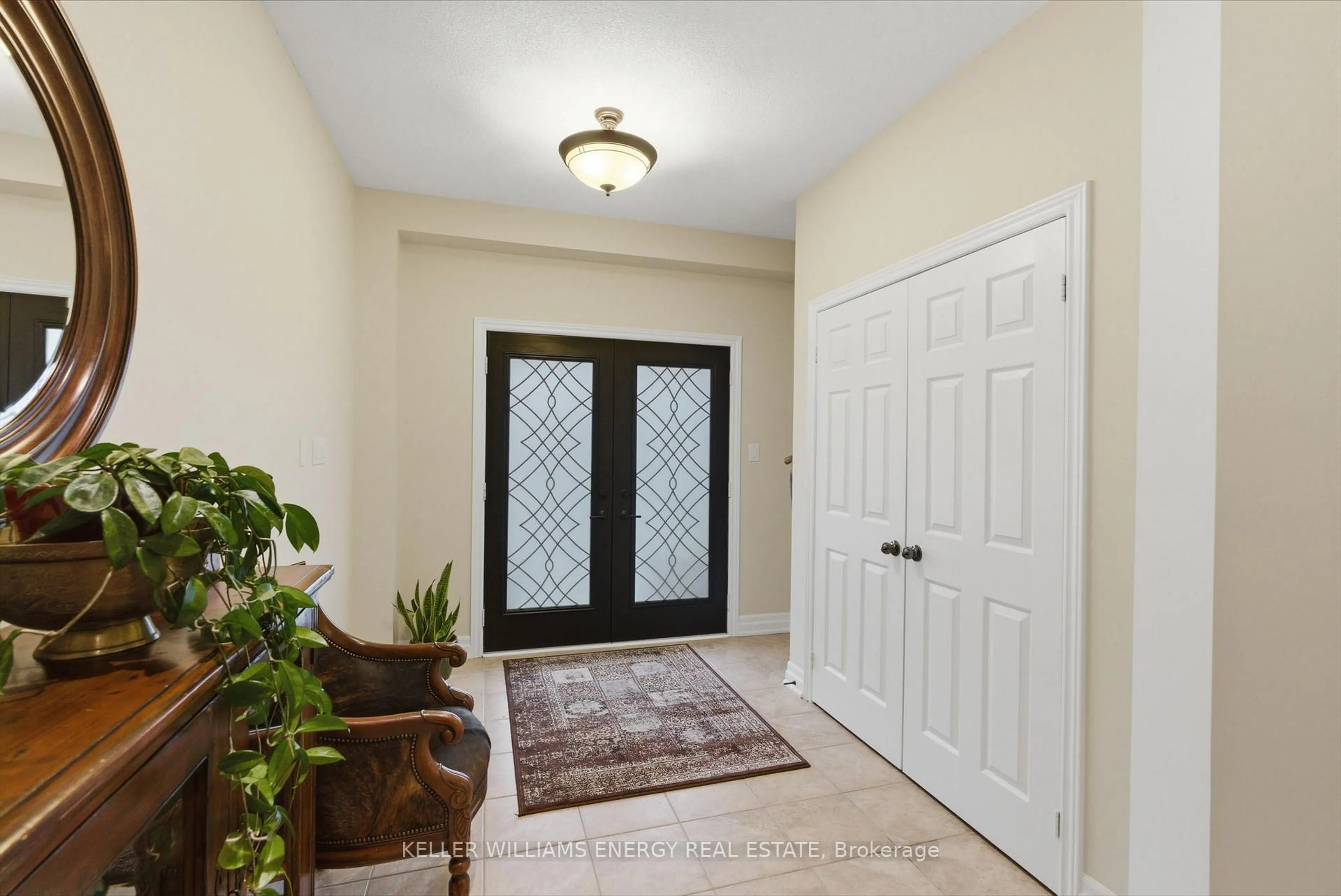 Indoor entryway for 568 George Reynolds Dr, Clarington Ontario L1E 0A8
