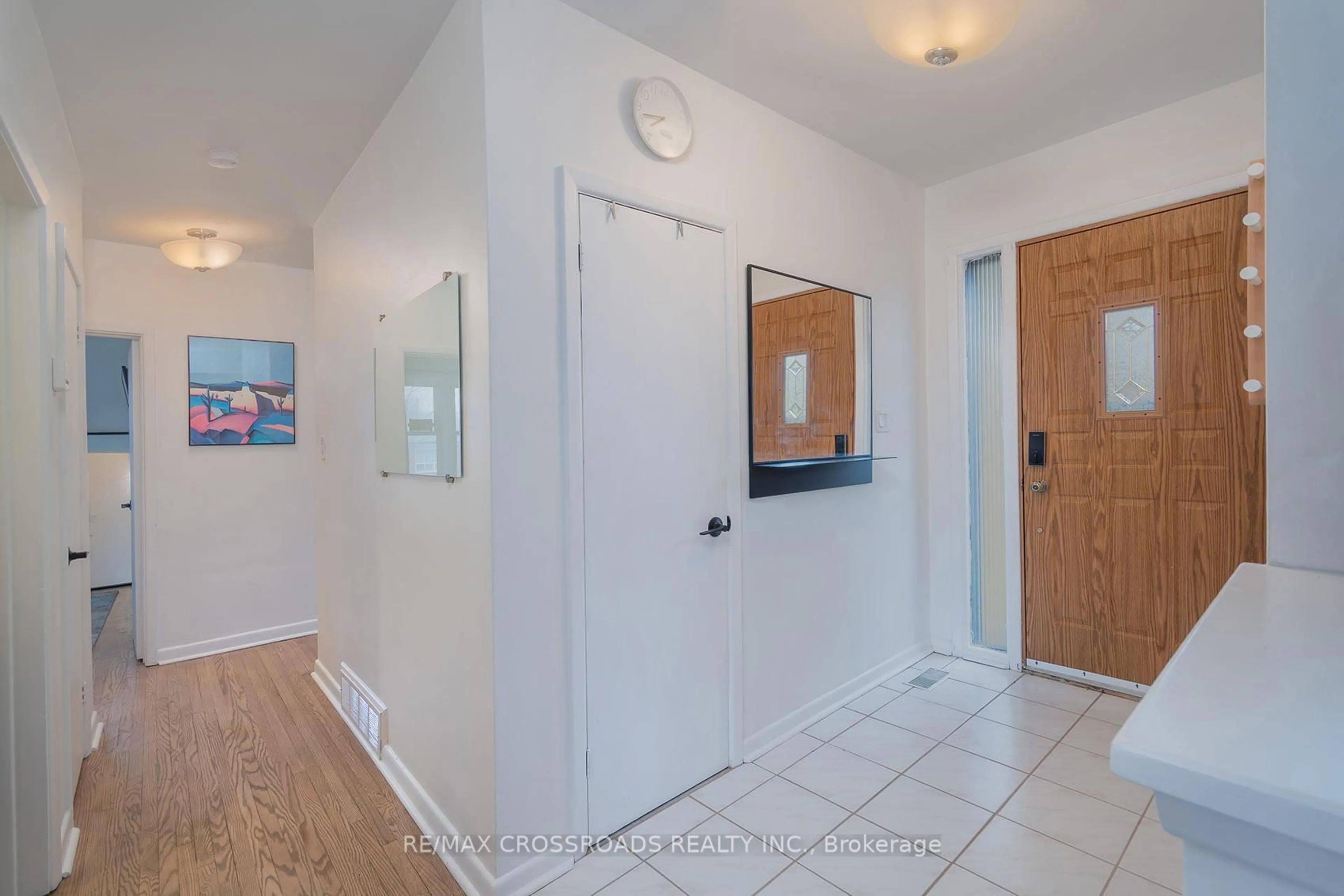 Indoor entryway for 32 Kim Crt, Toronto Ontario M1K 3R6