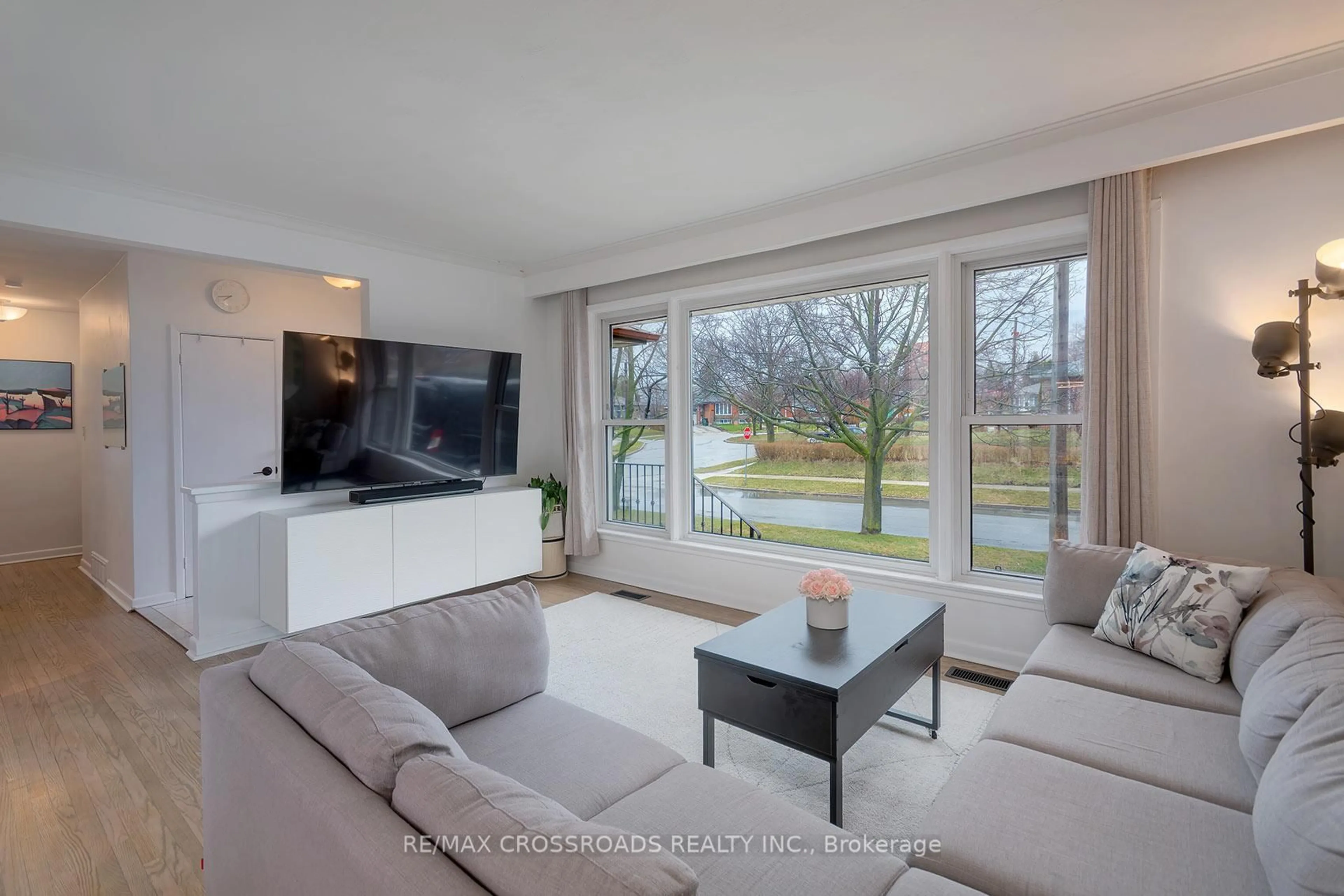 Living room with furniture, unknown for 32 Kim Crt, Toronto Ontario M1K 3R6