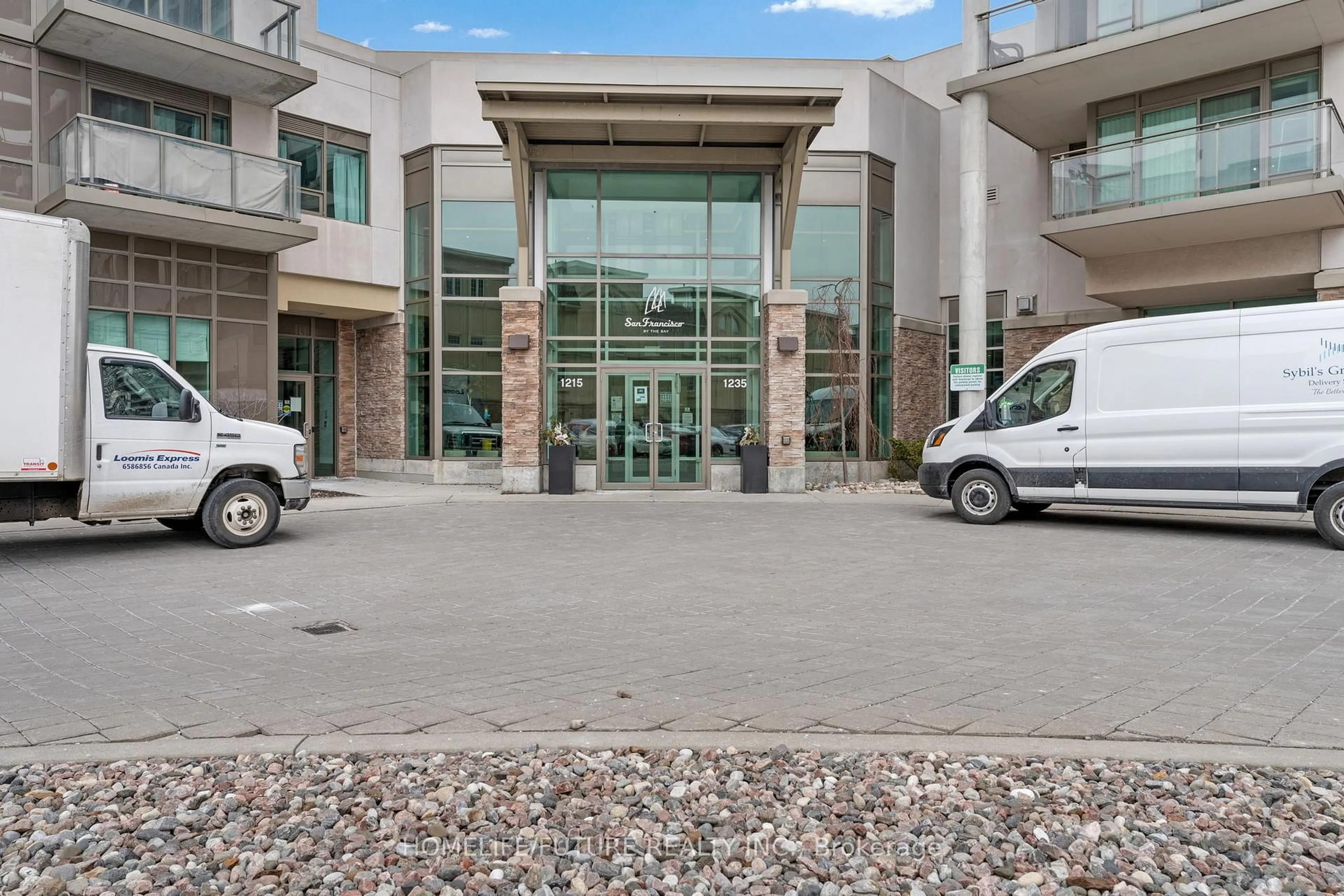 Indoor foyer for 1215 Bayly St #1301, Pickering Ontario L1W 0B4