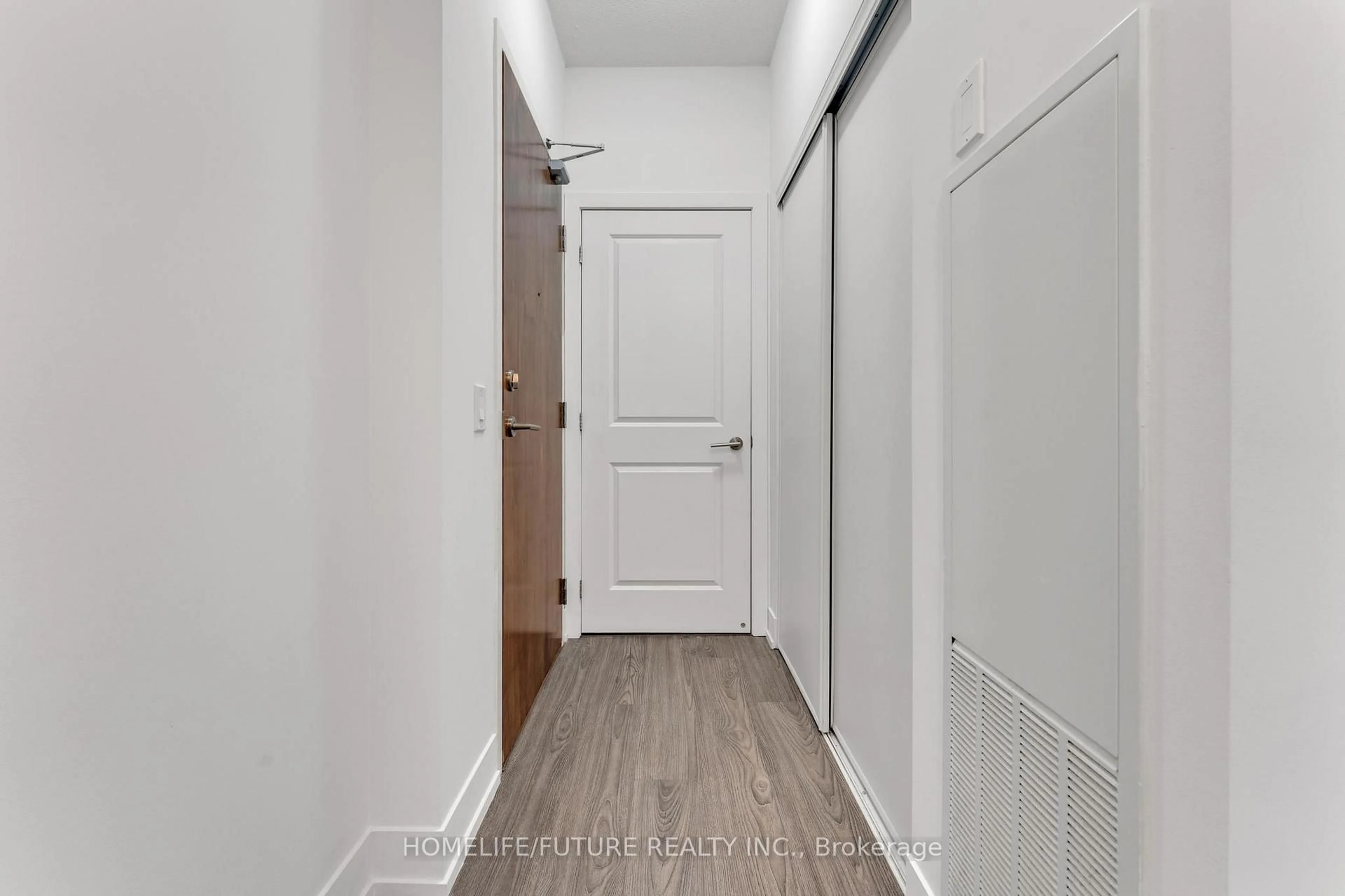 Indoor entryway for 1215 Bayly St #1301, Pickering Ontario L1W 0B4