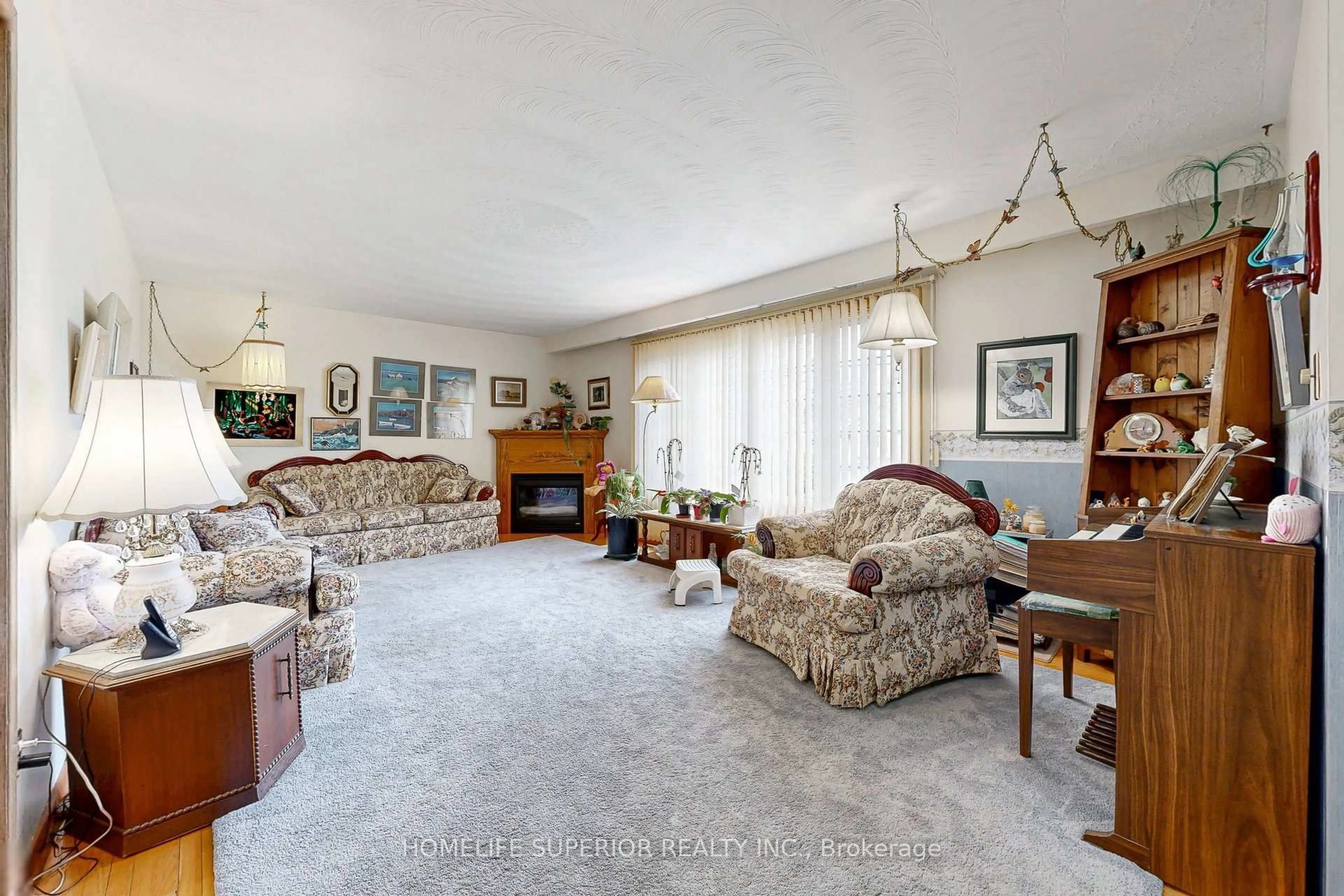 Living room with furniture, unknown for 3138 Courtice Rd, Clarington Ontario L1E 2H8