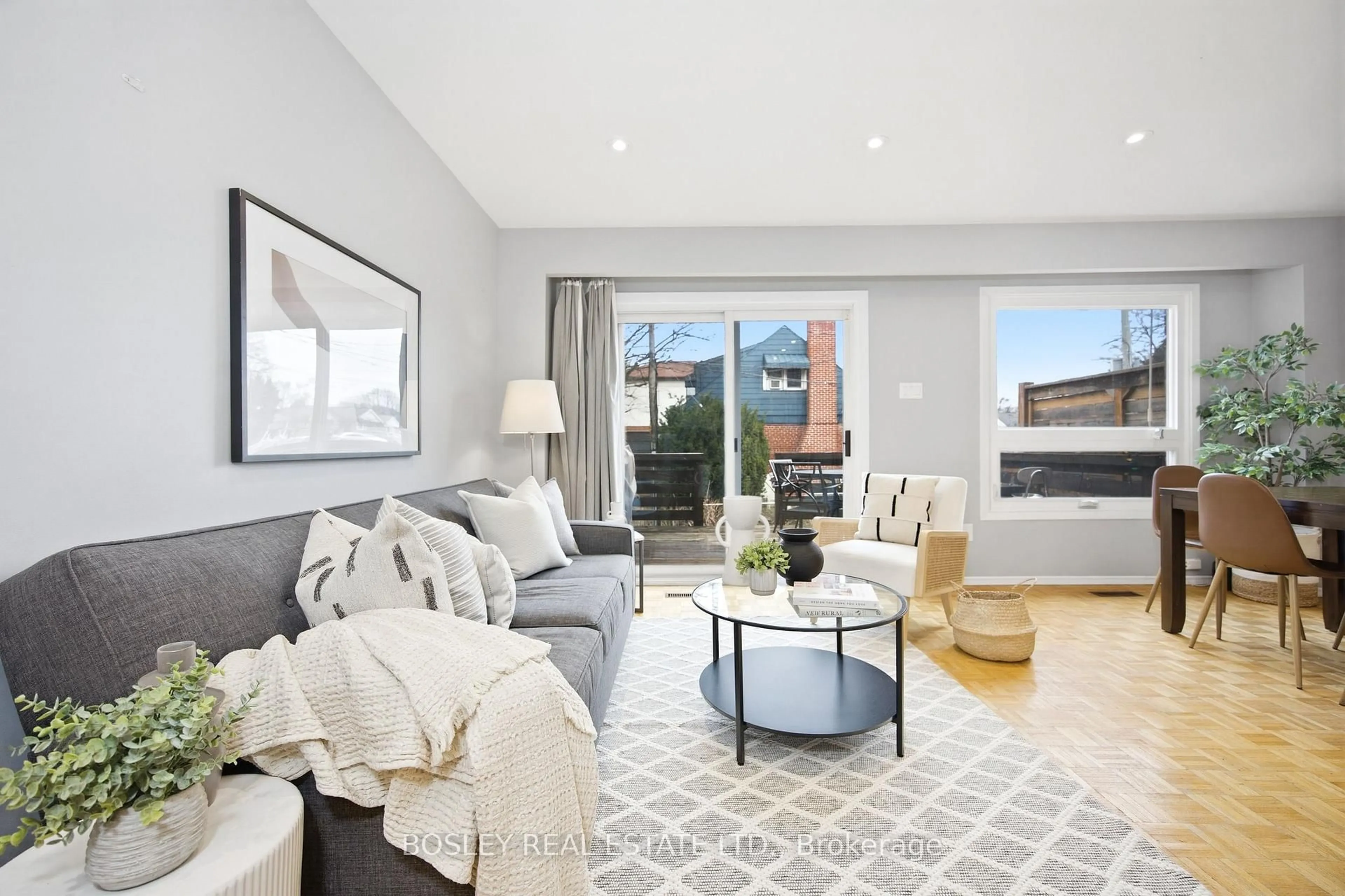 Living room with furniture, unknown for 2807 St Clair Ave, Toronto Ontario M4B 1N3