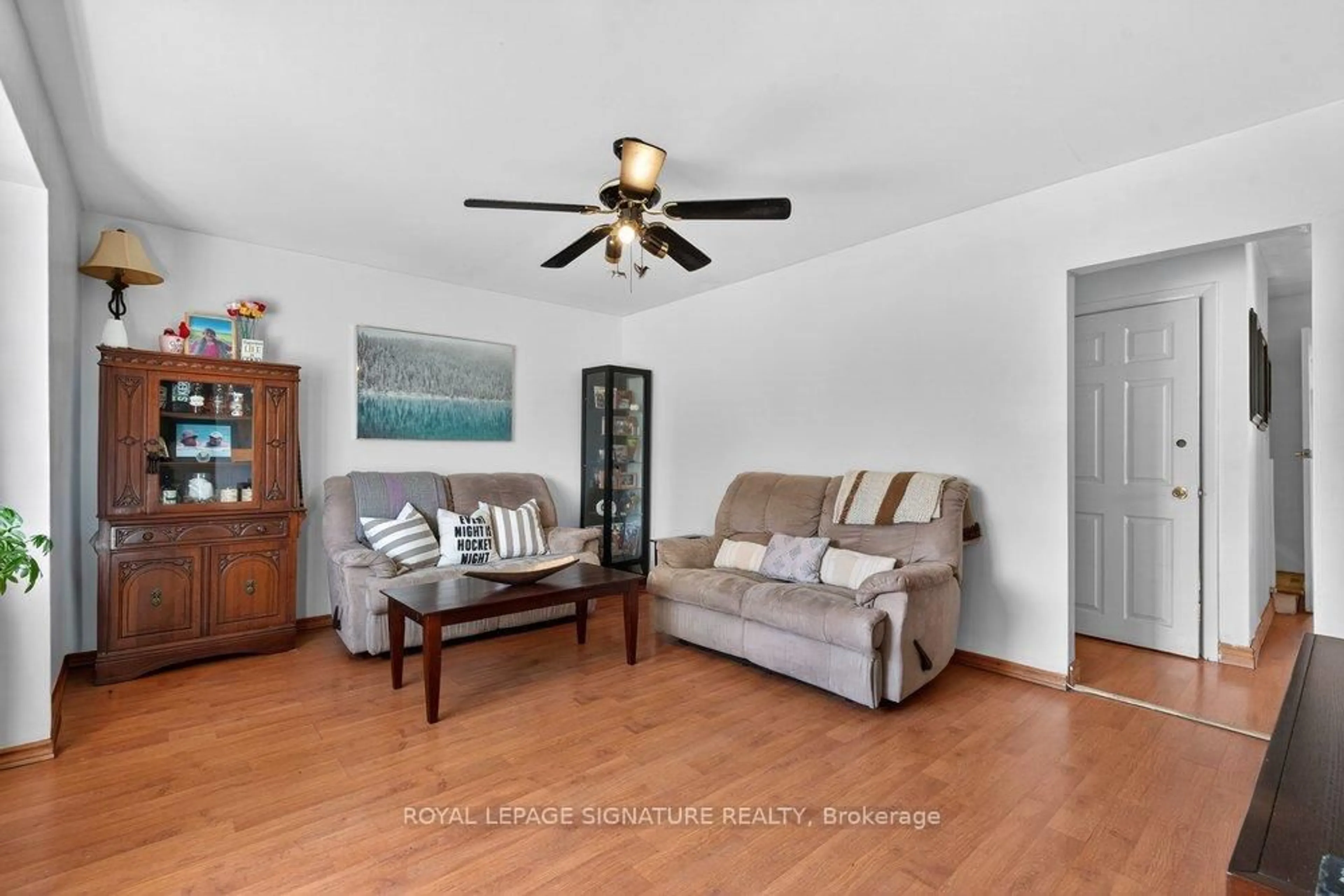 Living room with furniture, unknown for 36 Ainsdale Rd, Toronto Ontario M1R 3Y8