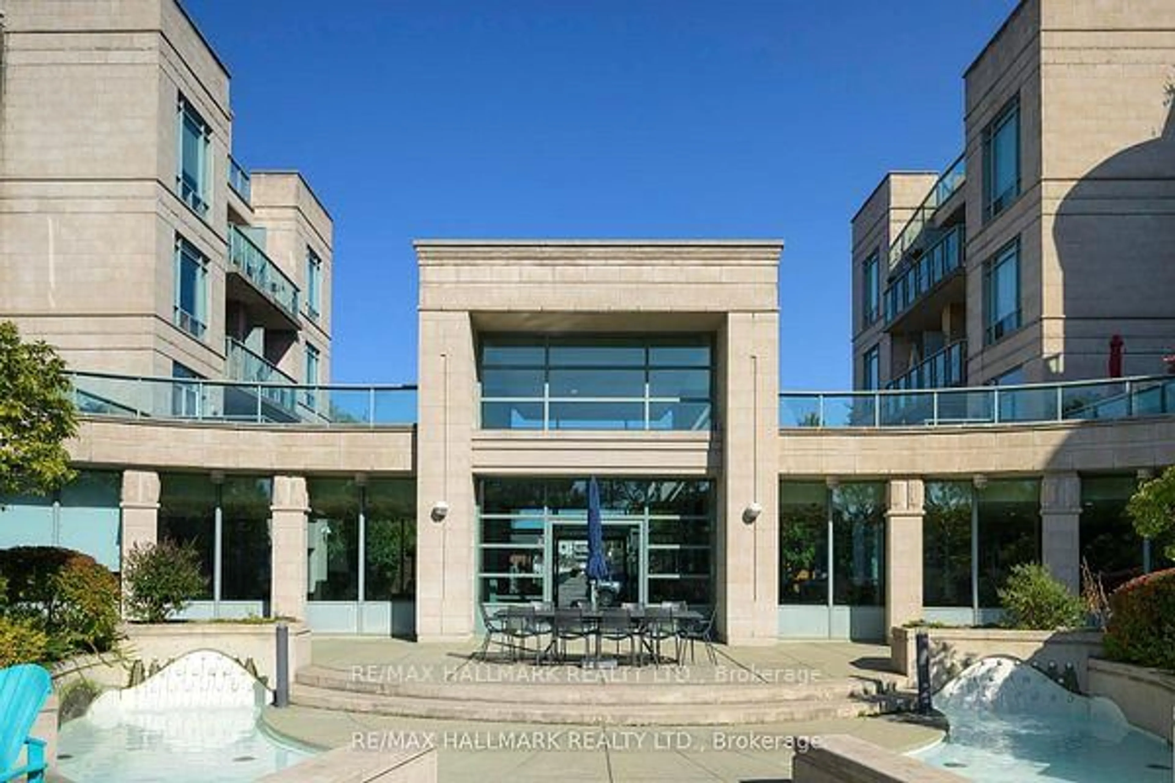 Indoor foyer for 35 Boardwalk Dr #222, Toronto Ontario M4L 3Y8