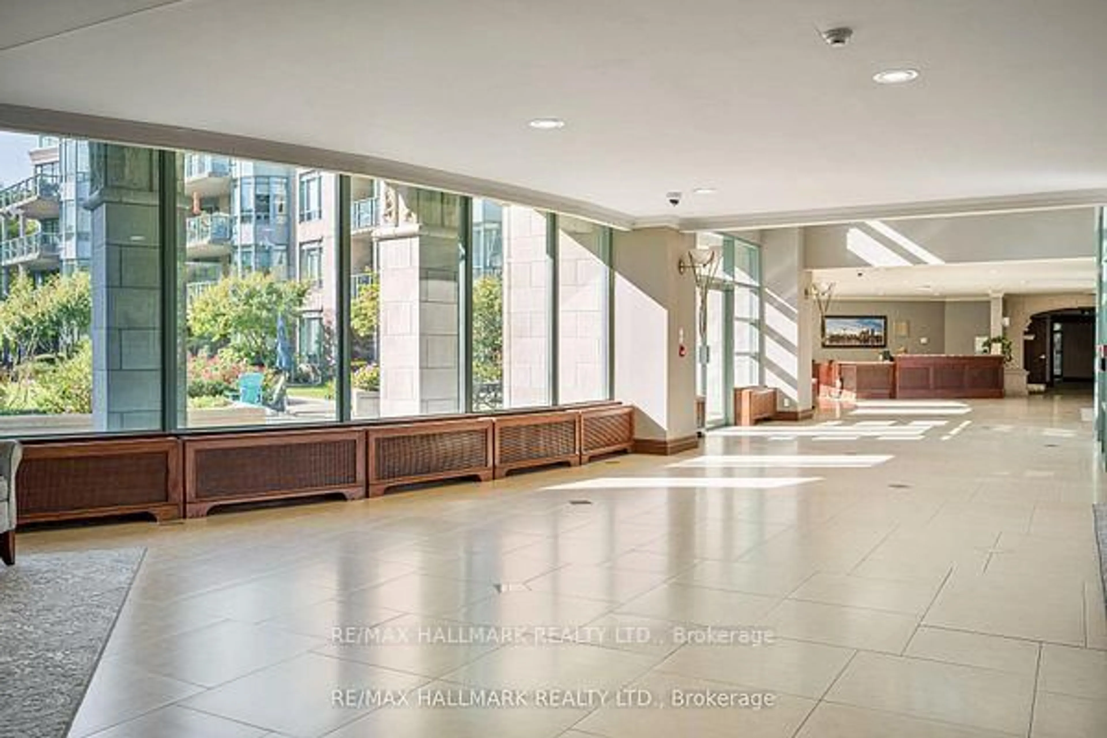 Indoor foyer for 35 Boardwalk Dr #222, Toronto Ontario M4L 3Y8