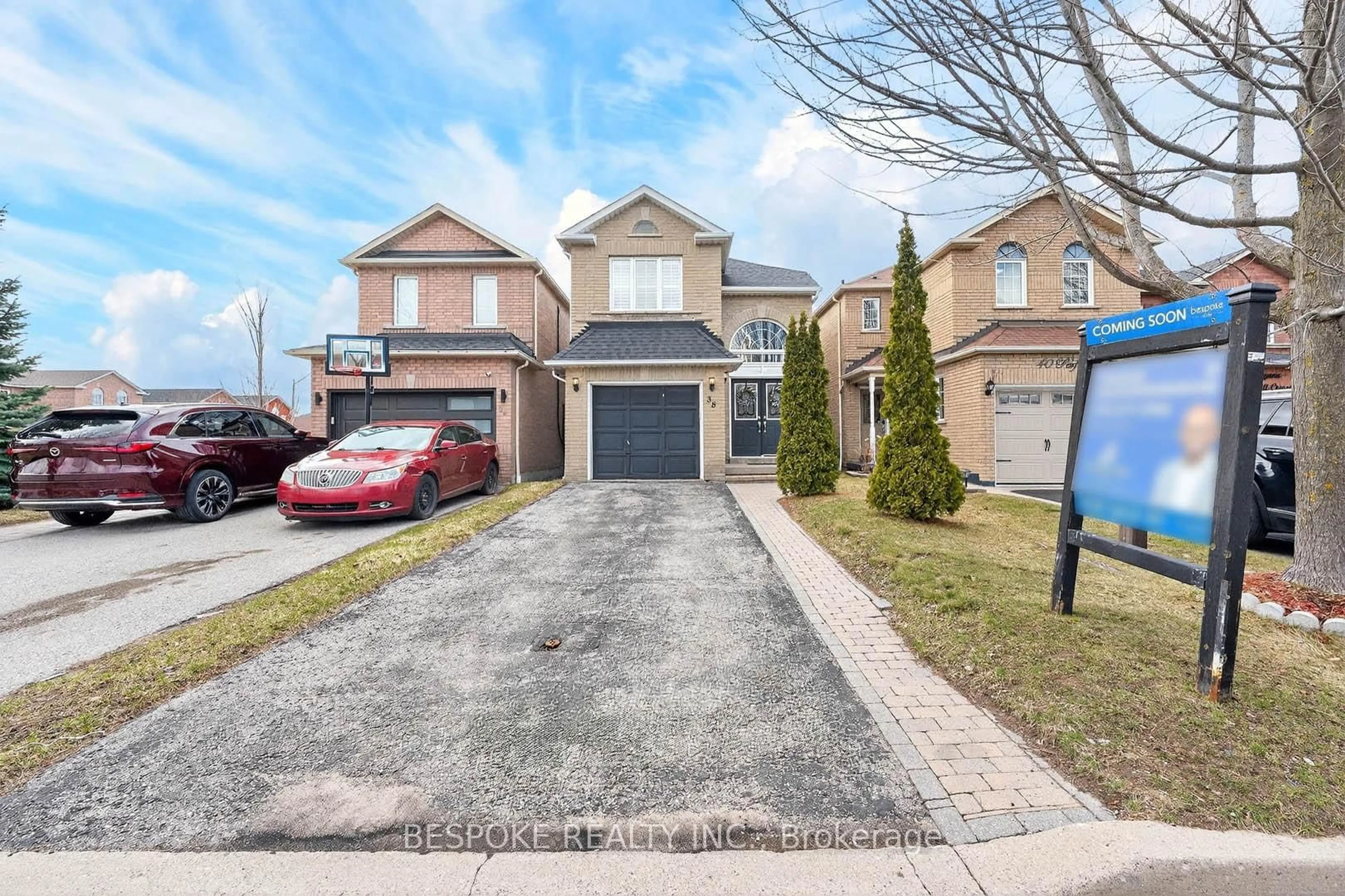A pic from outside/outdoor area/front of a property/back of a property/a pic from drone, street for 38 Perfitt Cres, Ajax Ontario L1Z 1J3