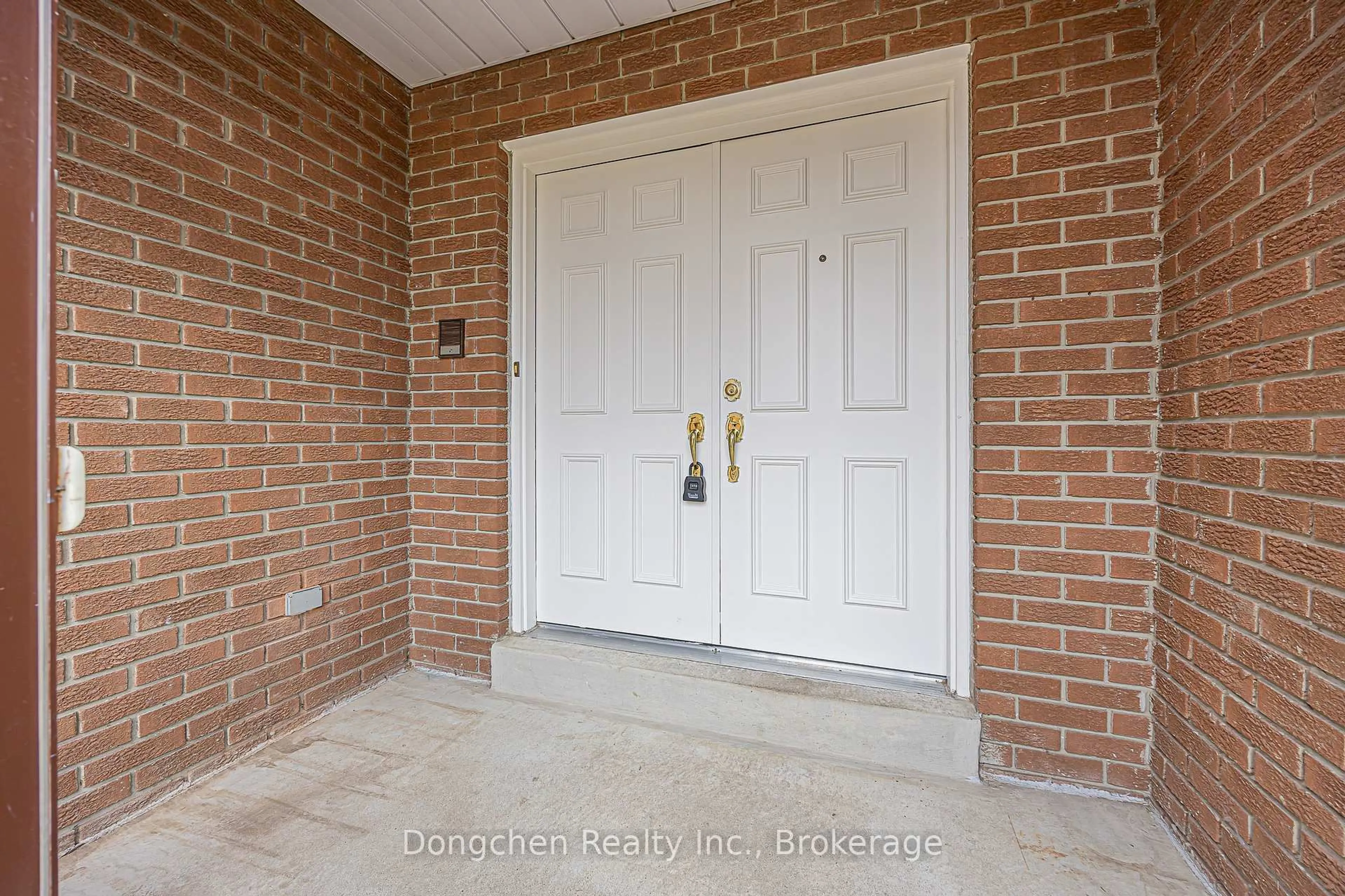 Indoor entryway for 66 Lambeth Sq, Toronto Ontario M1W 3B4