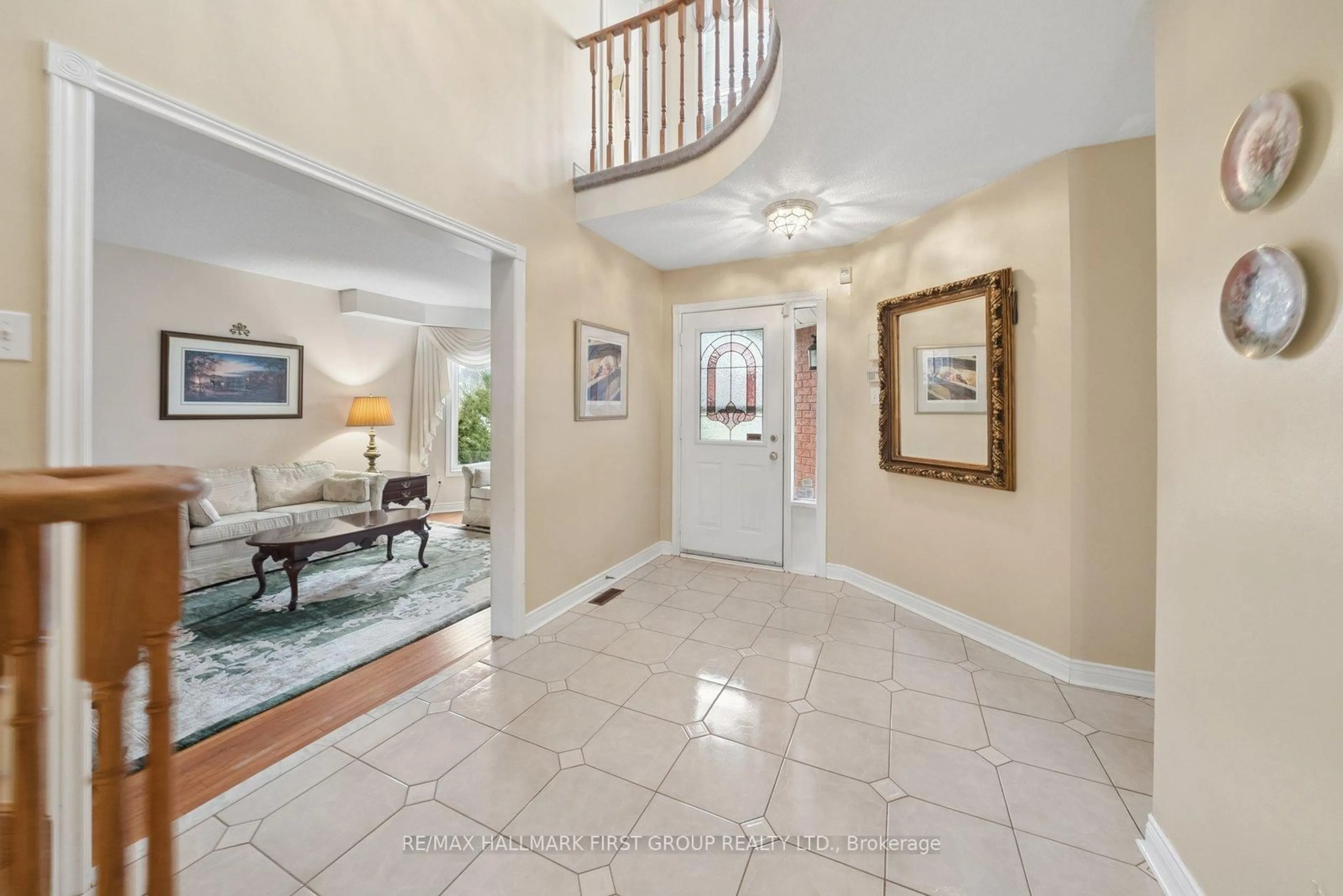 Indoor foyer for 1811 Westcreek Dr, Pickering Ontario L1V 6J8