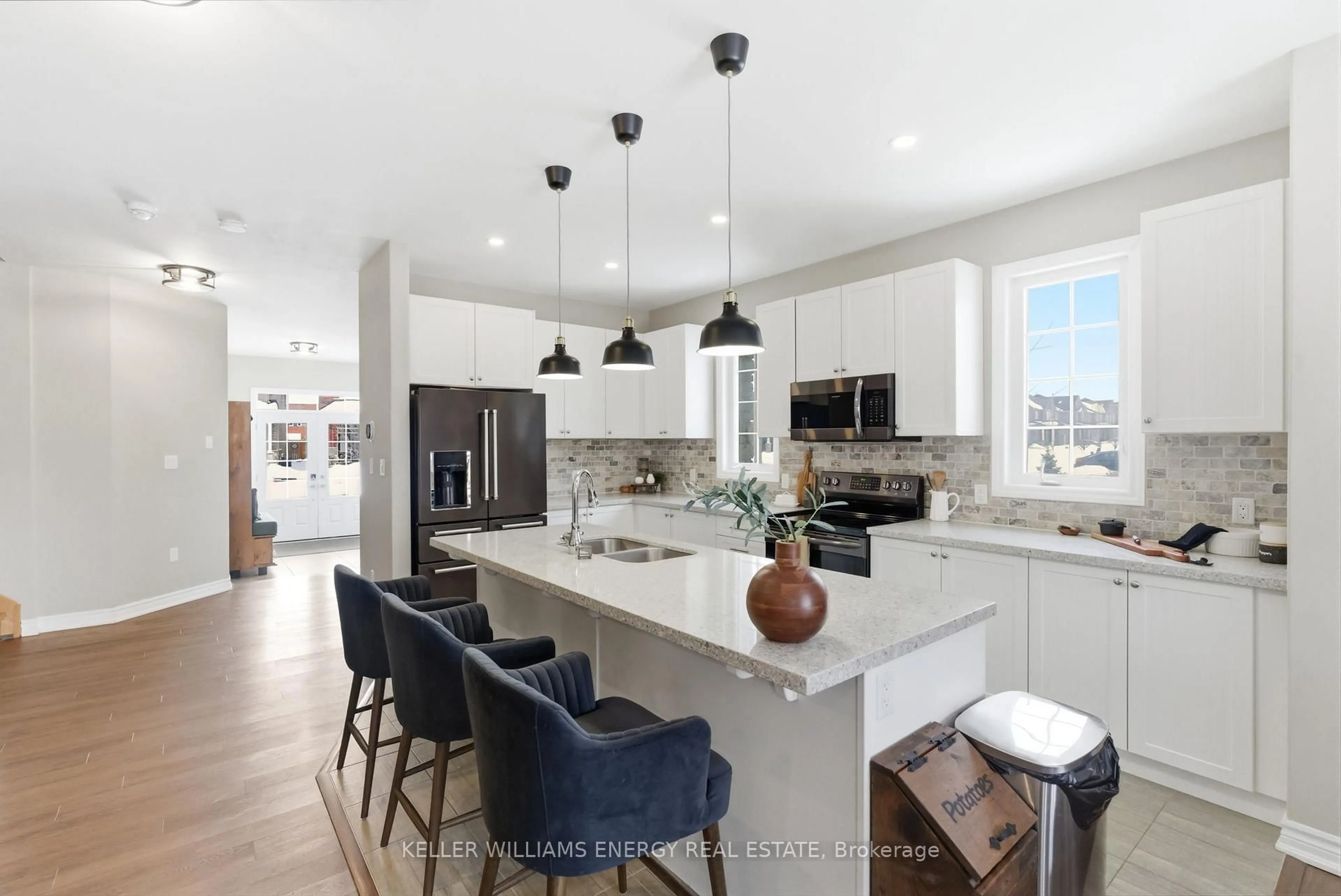 Open concept kitchen, ceramic/tile floor for 219 Crombie St, Clarington Ontario L1C 0T8