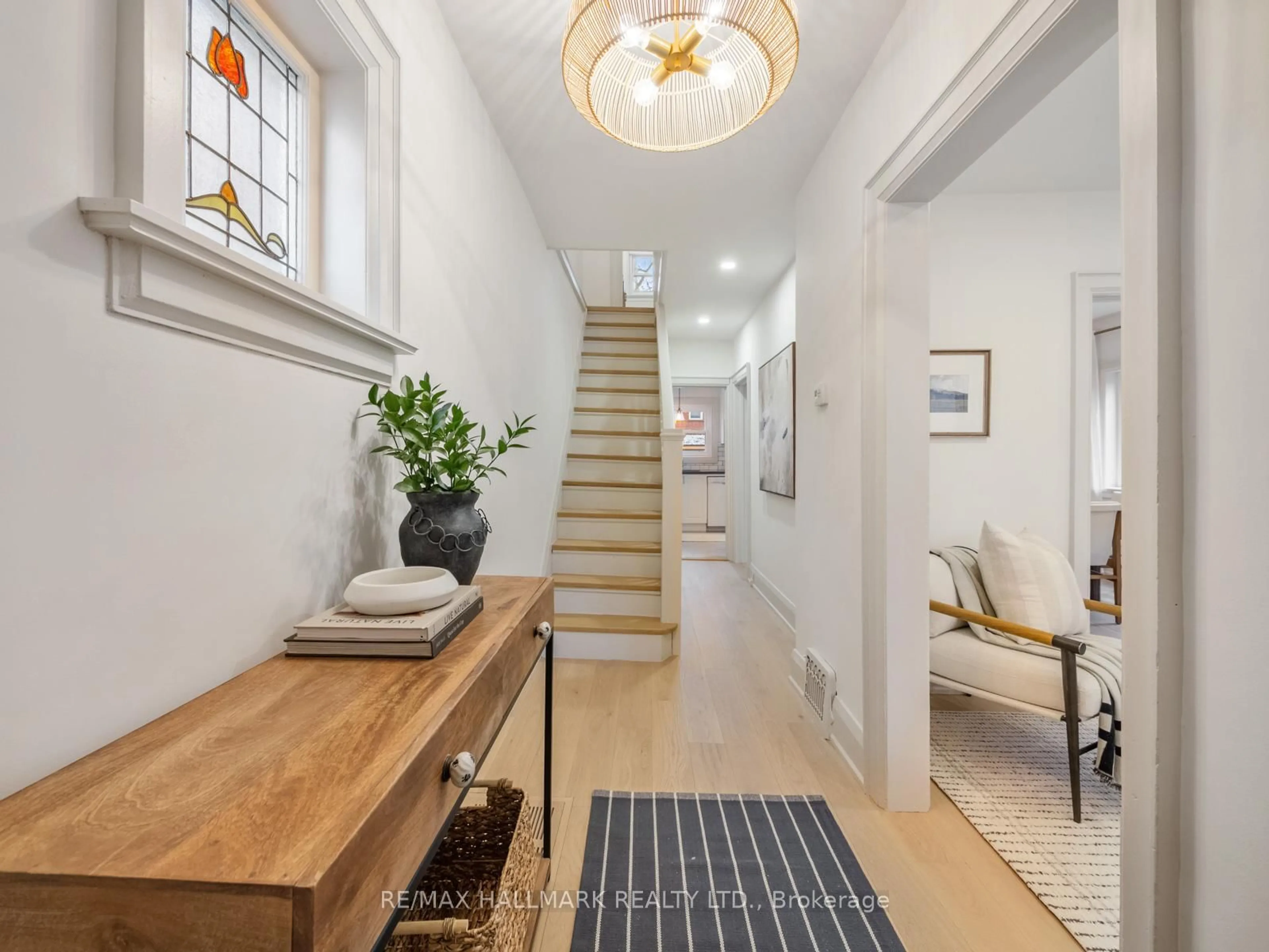 Indoor entryway for 230 Audrey Ave, Toronto Ontario M1N 2Y1