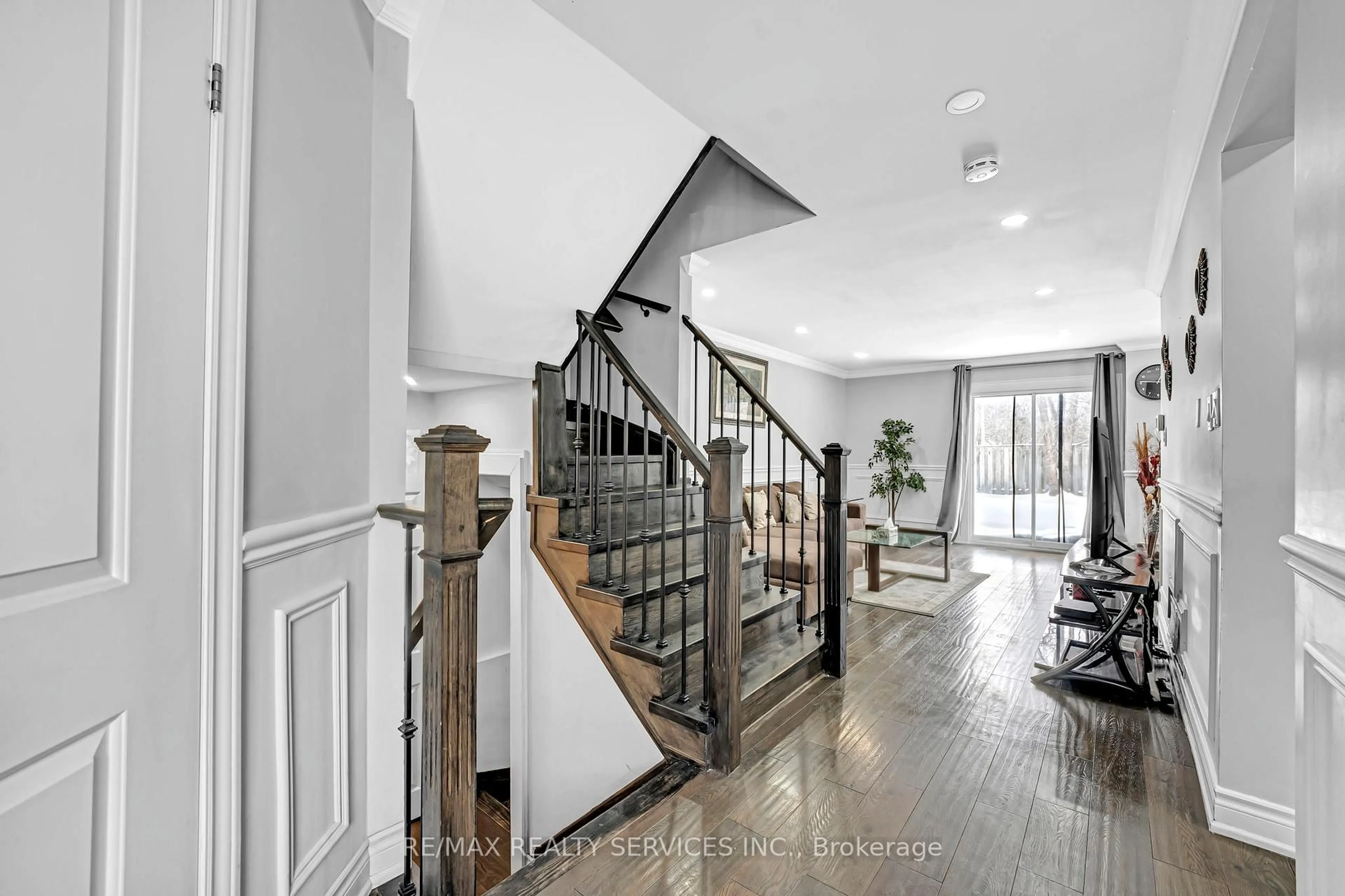 Indoor entryway for 109 Millington Cres, Ajax Ontario L1T 1R7