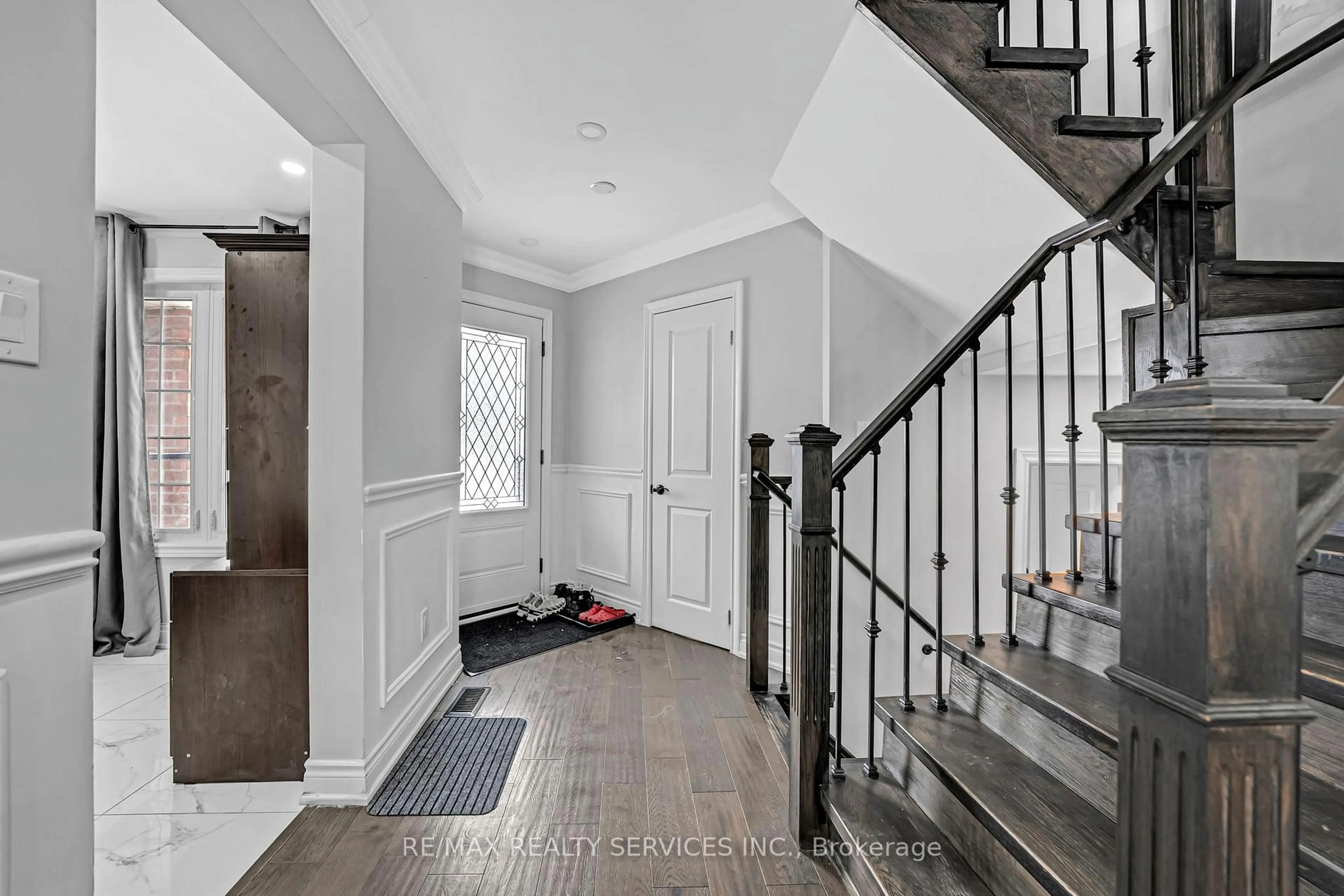 Indoor entryway for 109 Millington Cres, Ajax Ontario L1T 1R7