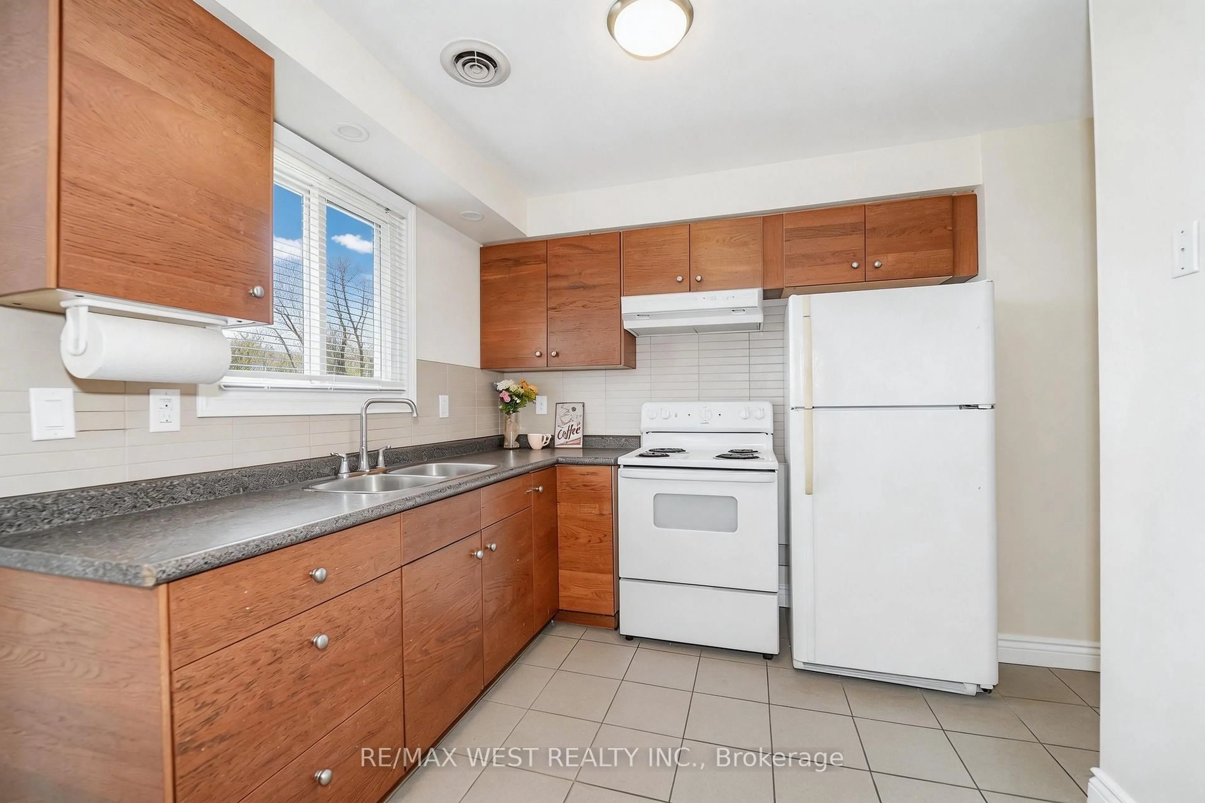 Standard kitchen, unknown for 361 Dwight Ave, Oshawa Ontario L1J 1K8