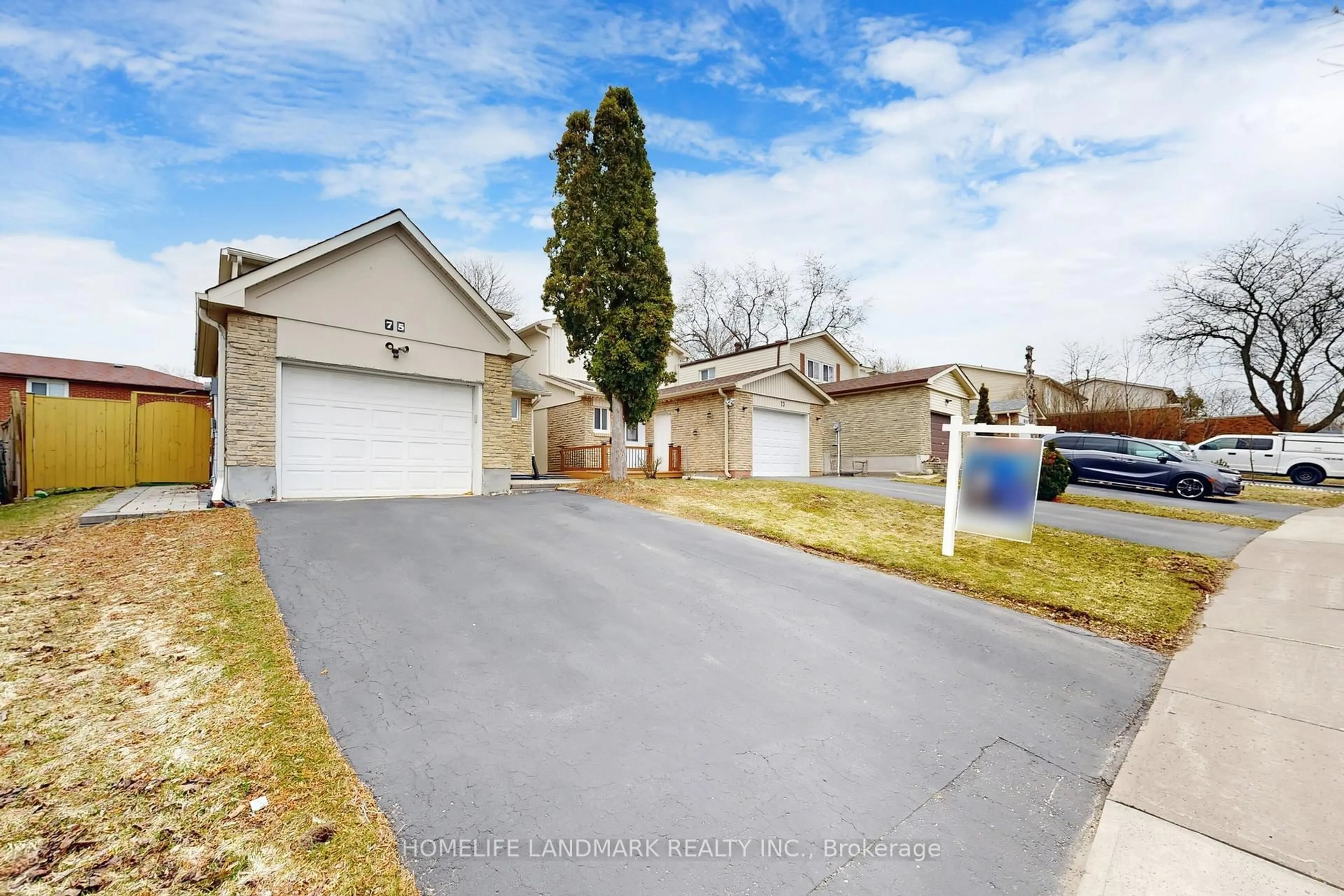 A pic from outside/outdoor area/front of a property/back of a property/a pic from drone, street for 75 Dragoon Cres, Toronto Ontario M1V 1N5