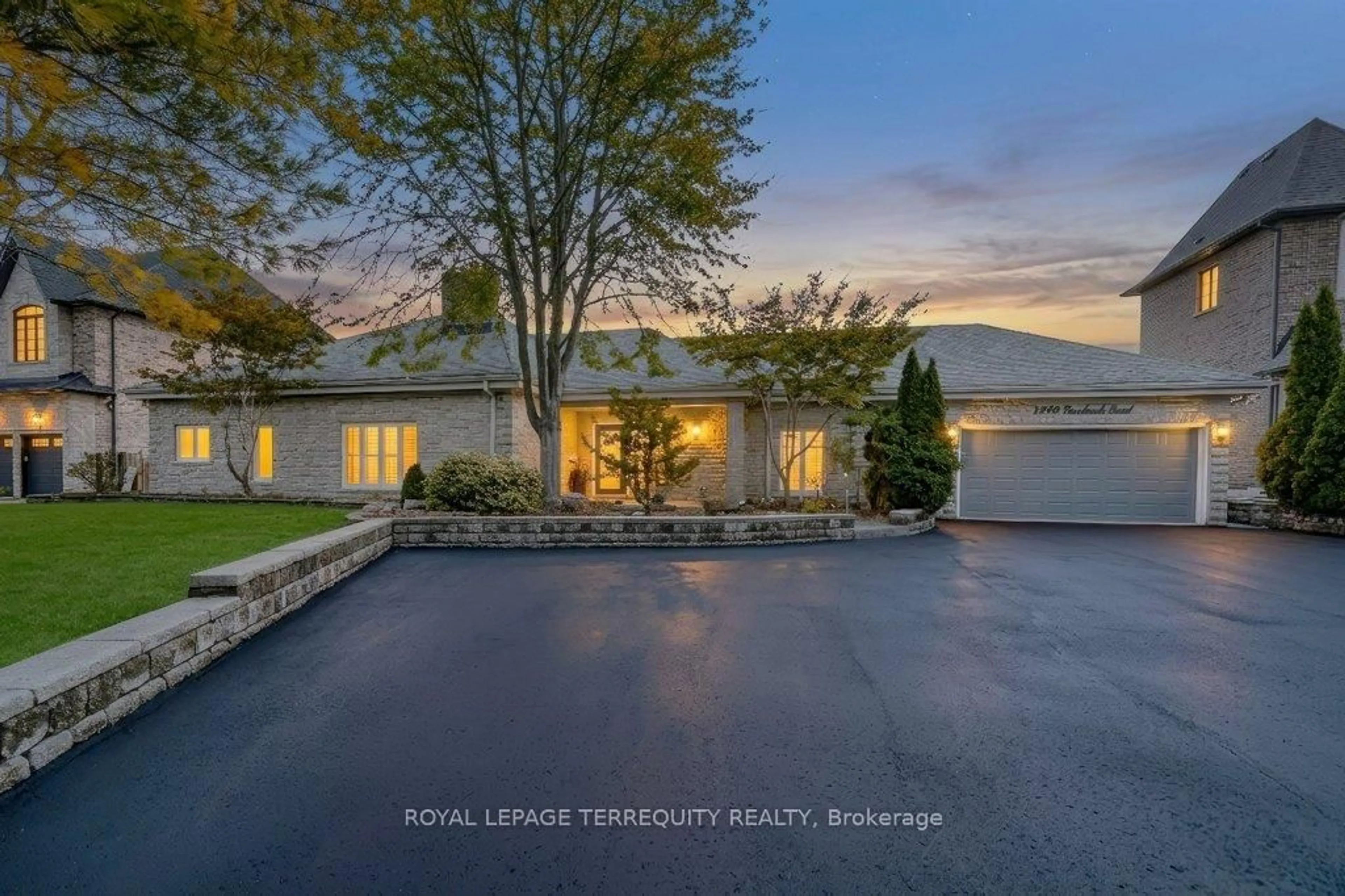 A pic from outside/outdoor area/front of a property/back of a property/a pic from drone, street for 1449 Rosebank Rd, Pickering Ontario L1V 1P3