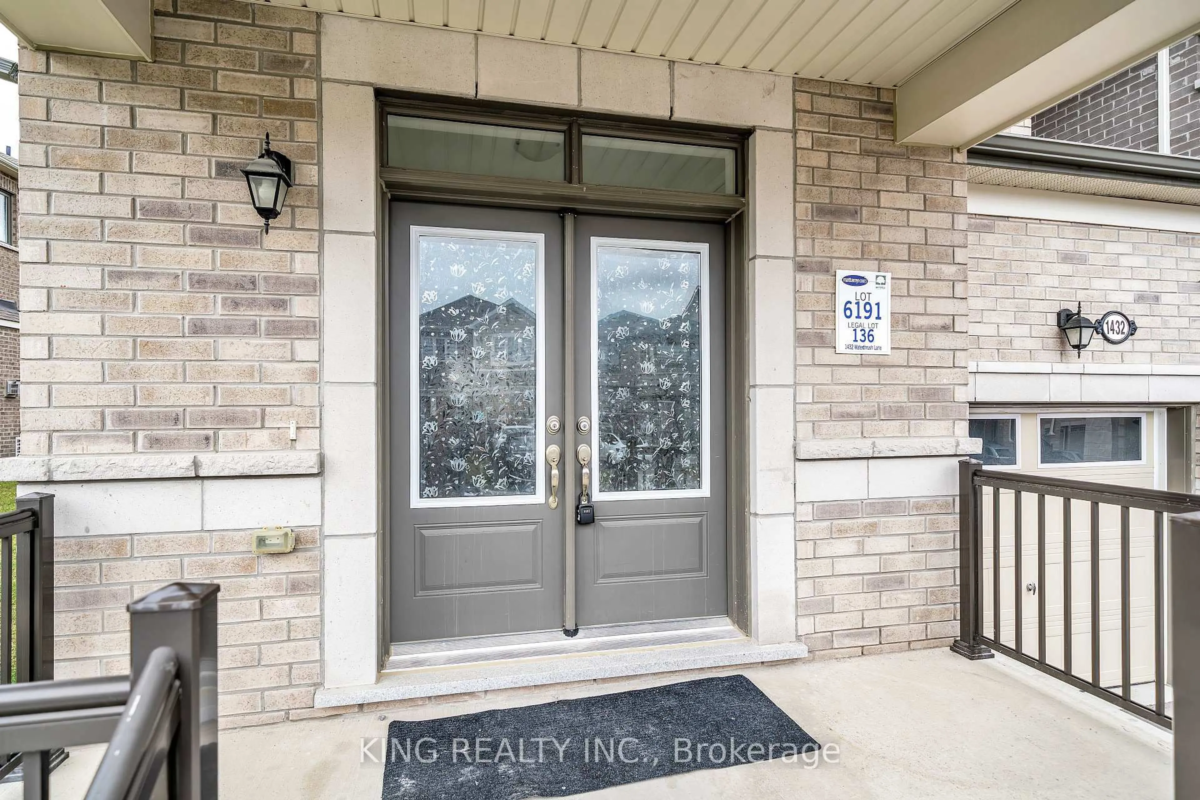 Indoor entryway for 1432 Waterthrush Lane, Pickering Ontario L1X 0M9