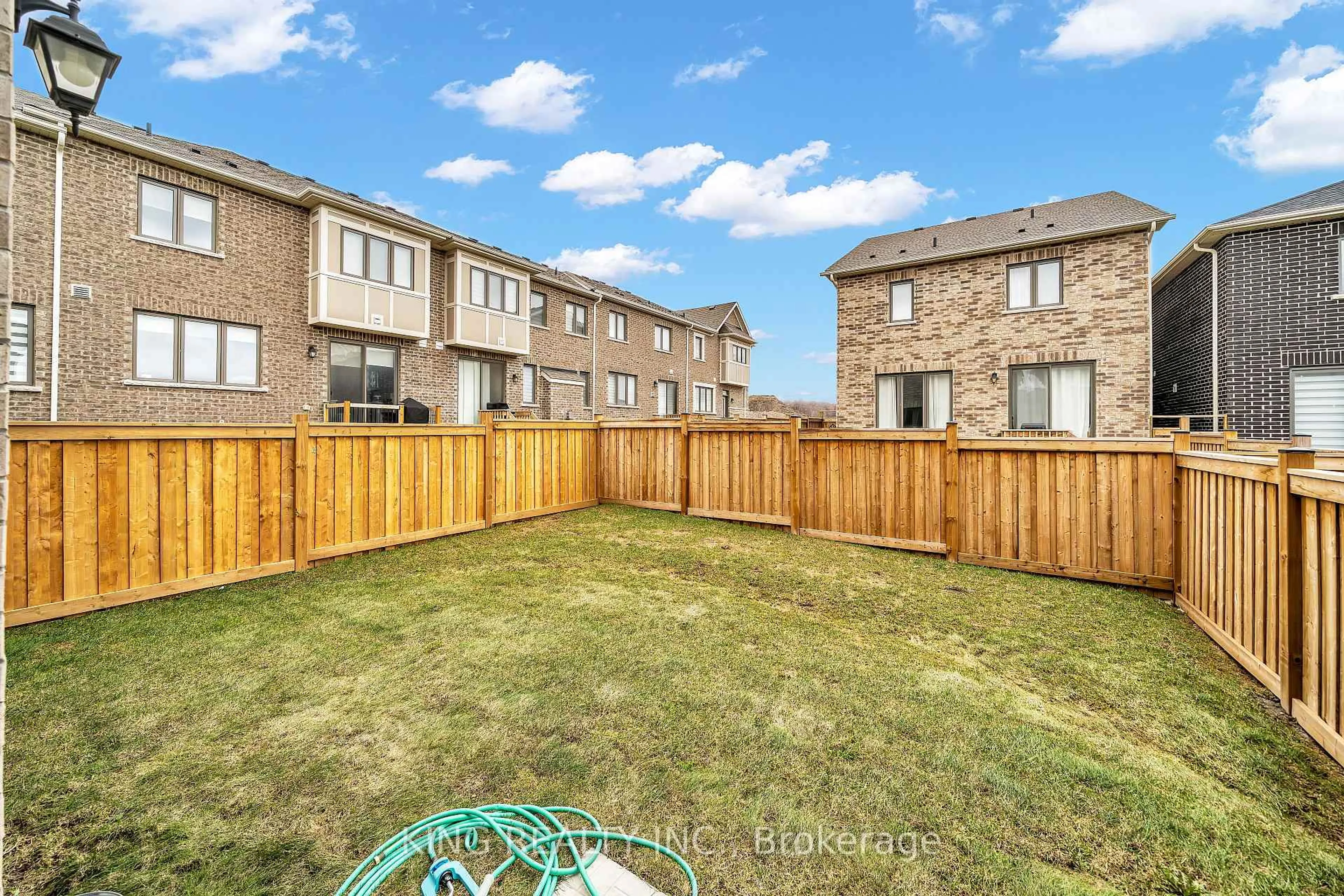 A pic from outside/outdoor area/front of a property/back of a property/a pic from drone, street for 1432 Waterthrush Lane, Pickering Ontario L1X 0M9