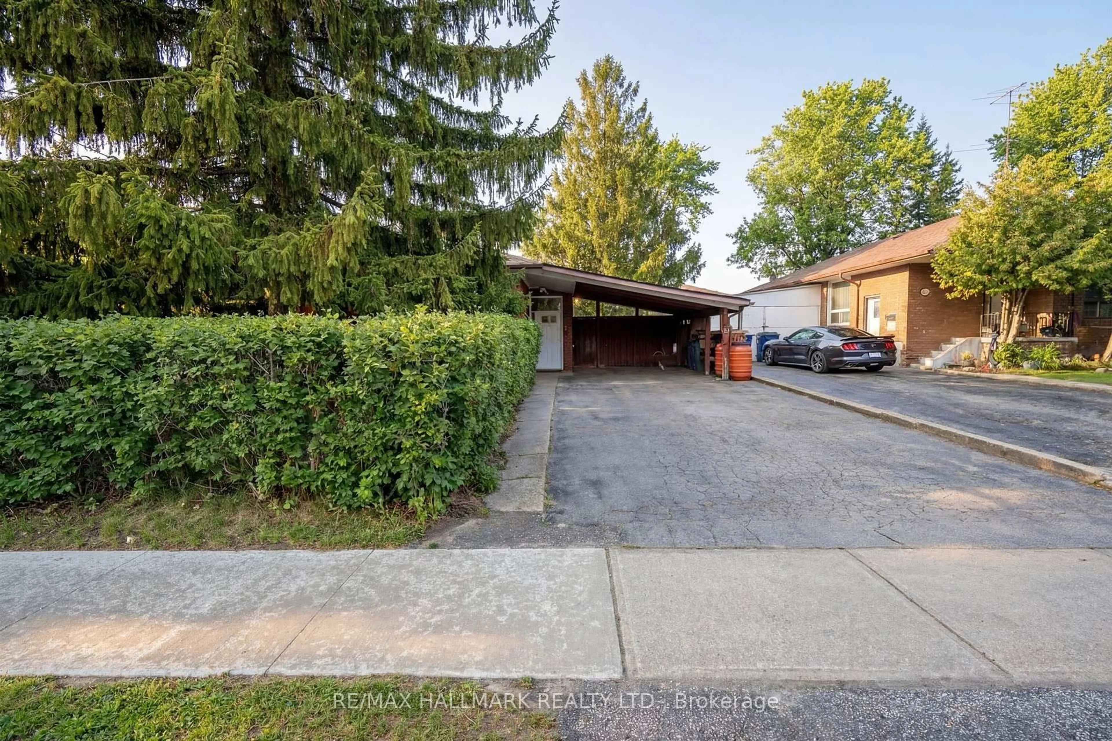 Patio, street for 3782 St.Clair Ave, Toronto Ontario M1M 1V2