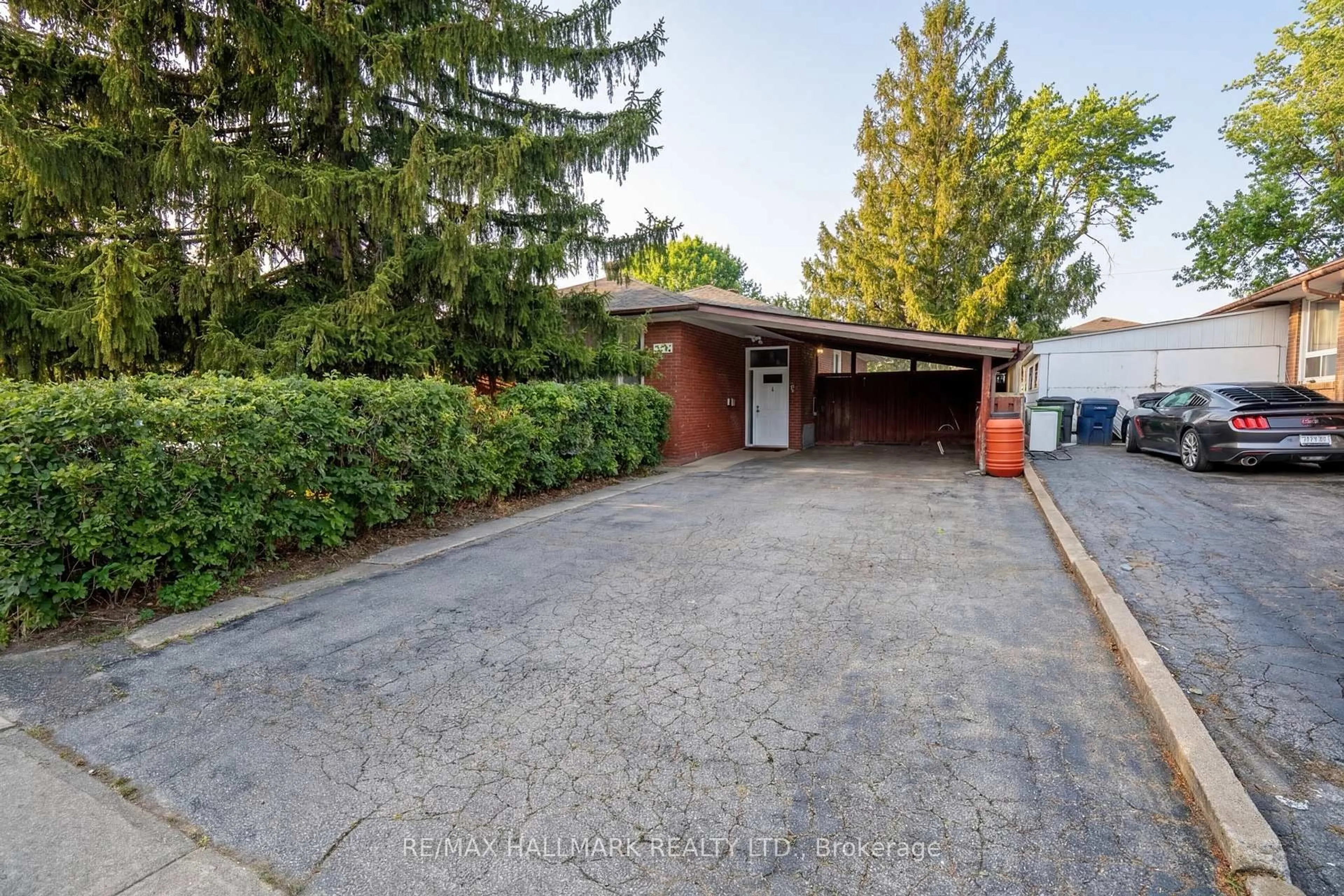 Unknown for 3782 St.Clair Ave, Toronto Ontario M1M 1V2