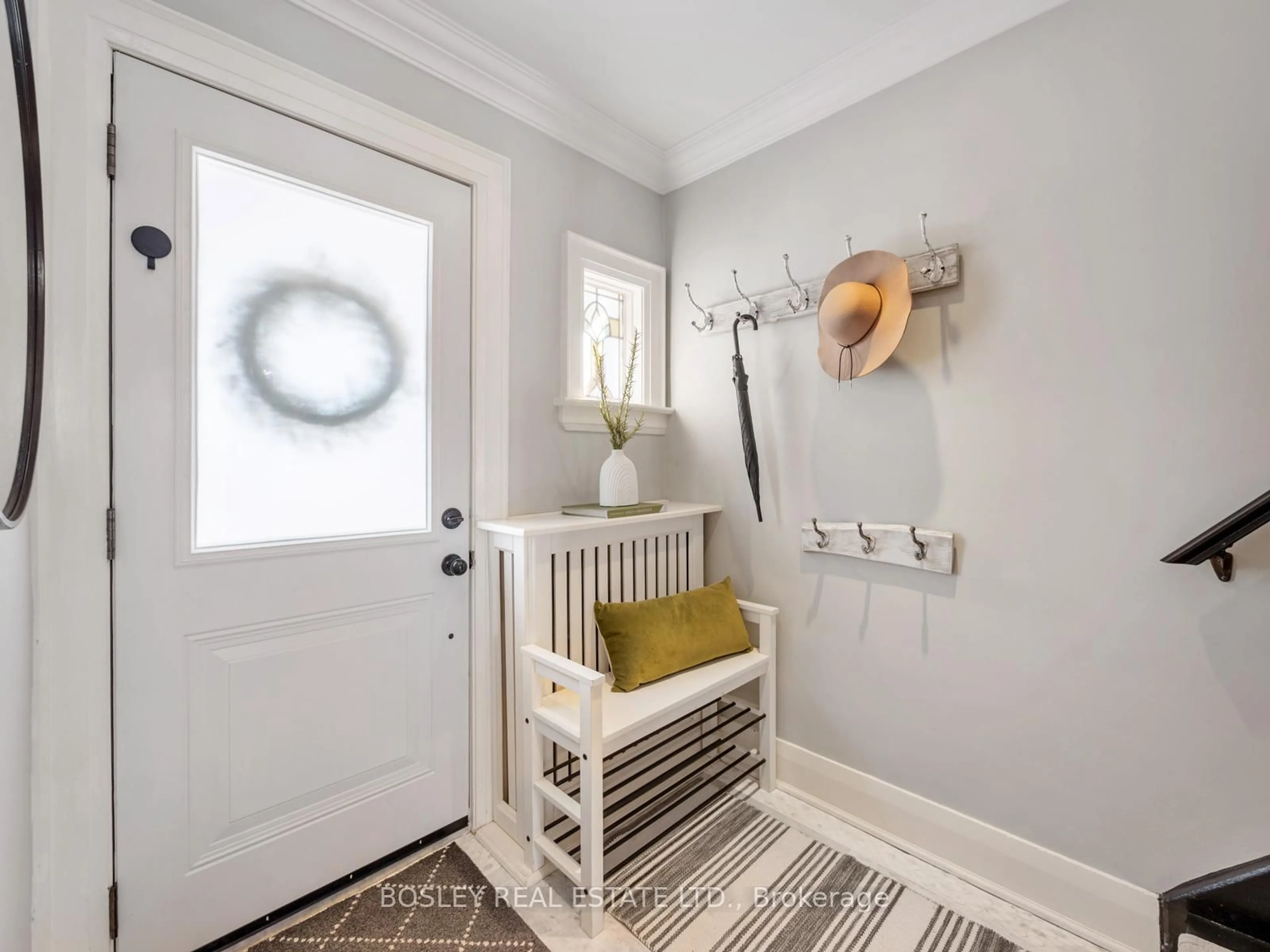Indoor entryway for 1070 Woodbine Ave, Toronto Ontario M4C 4C5