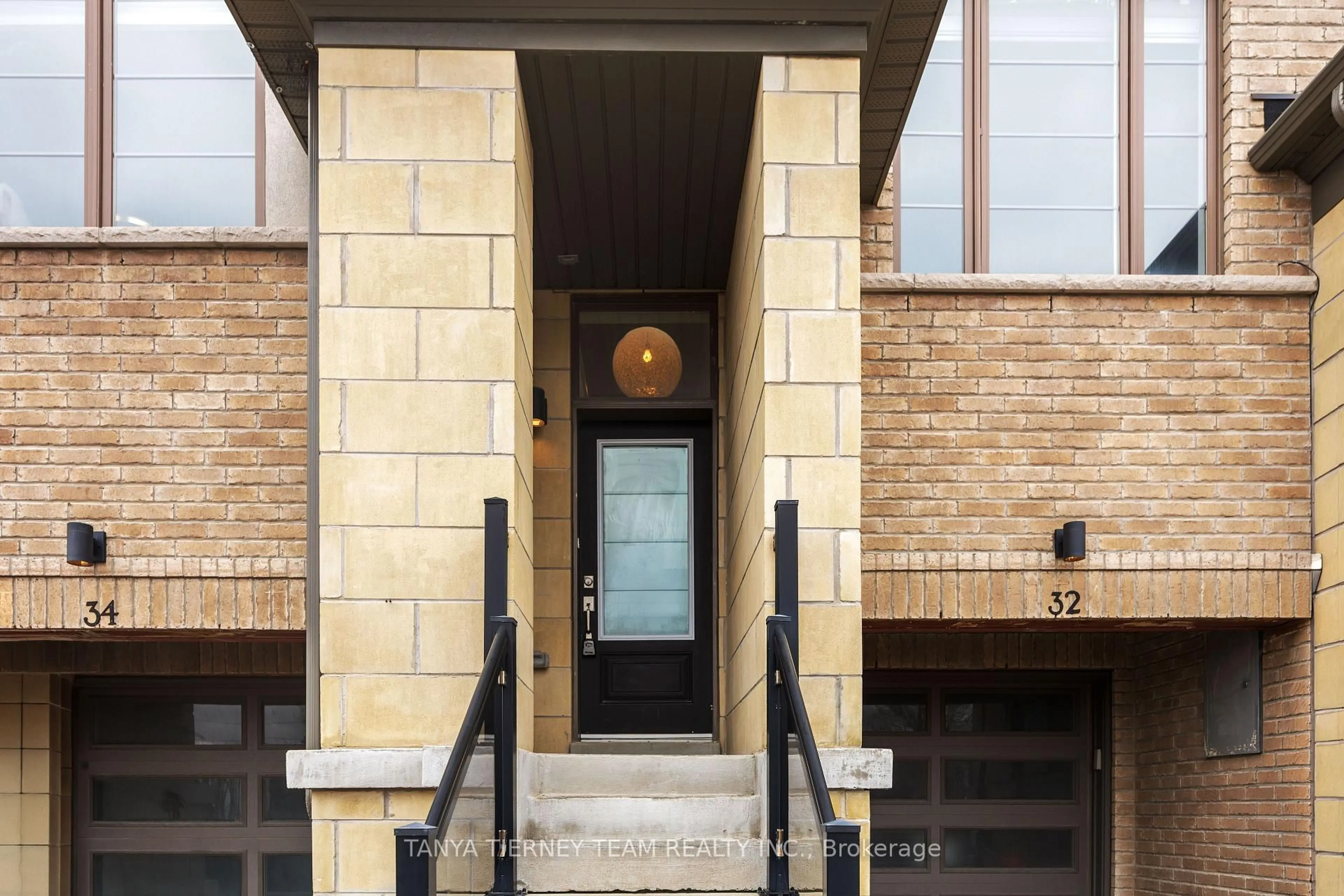 Indoor foyer for 34 Shawfield Way, Whitby Ontario L1R 0N8