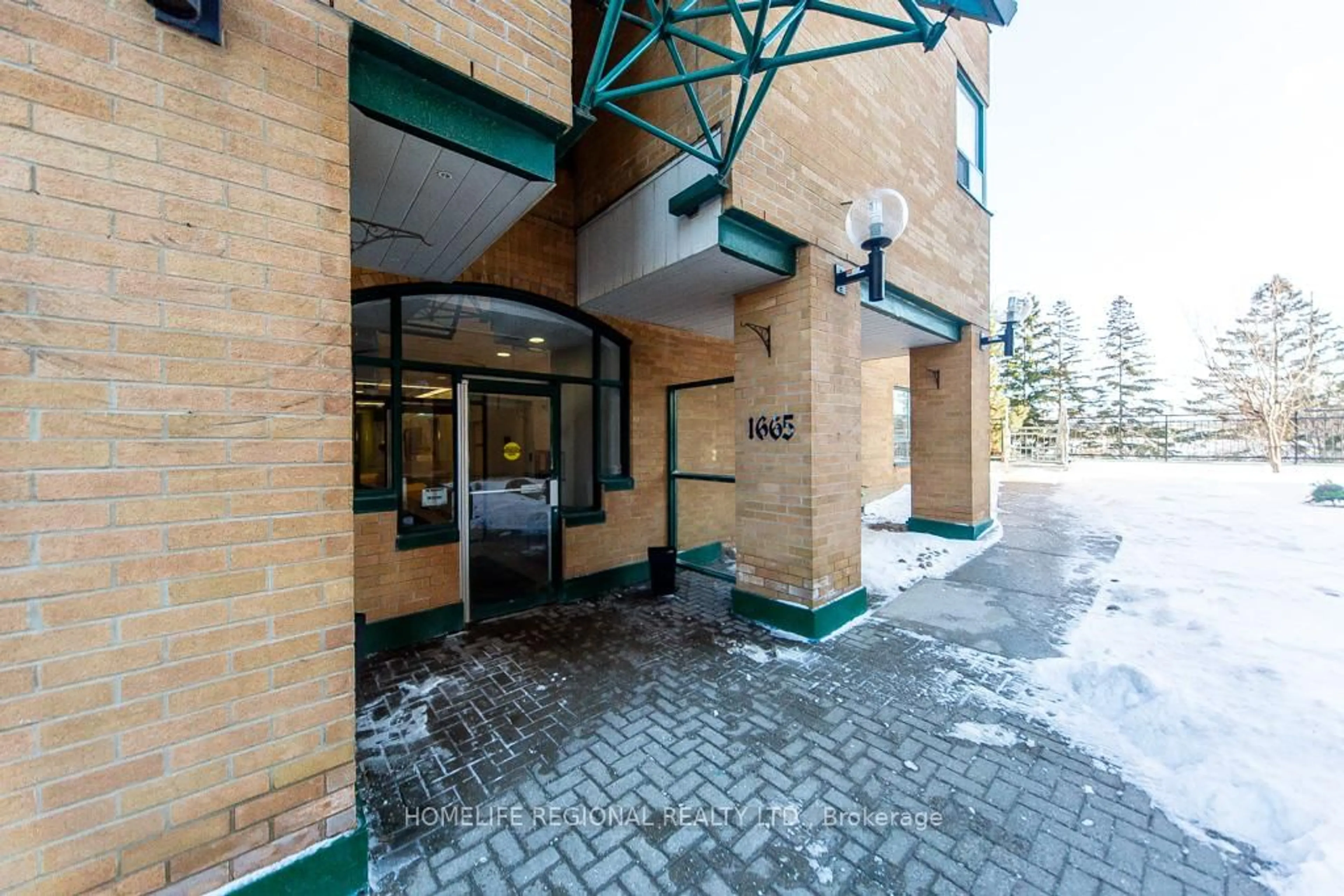 Indoor foyer for 1665 Pickering Pkwy #202, Pickering Ontario L1V 6L4