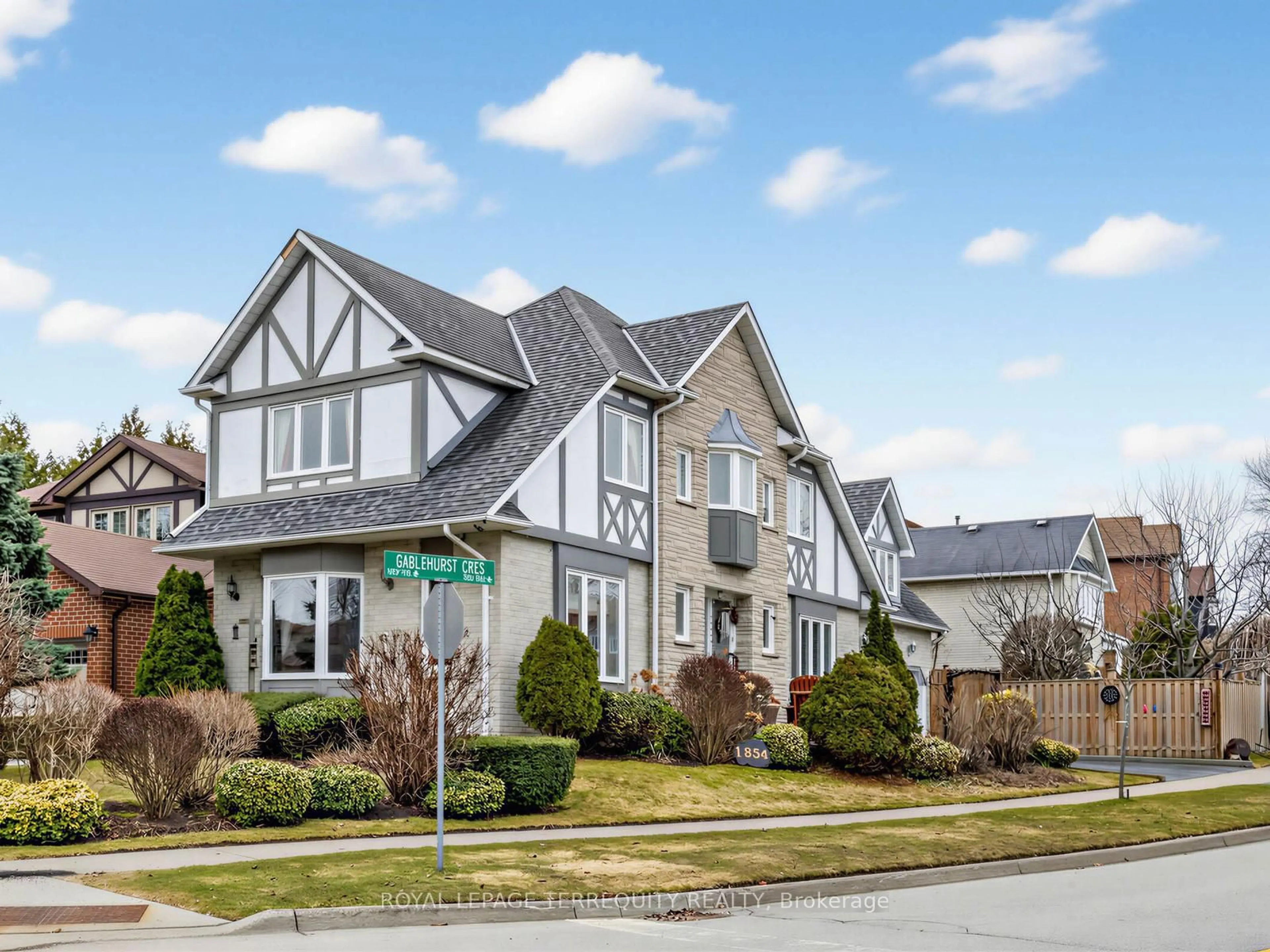 Home with vinyl exterior material, street for 1854 Brookshire Sq, Pickering Ontario L1V 5E9