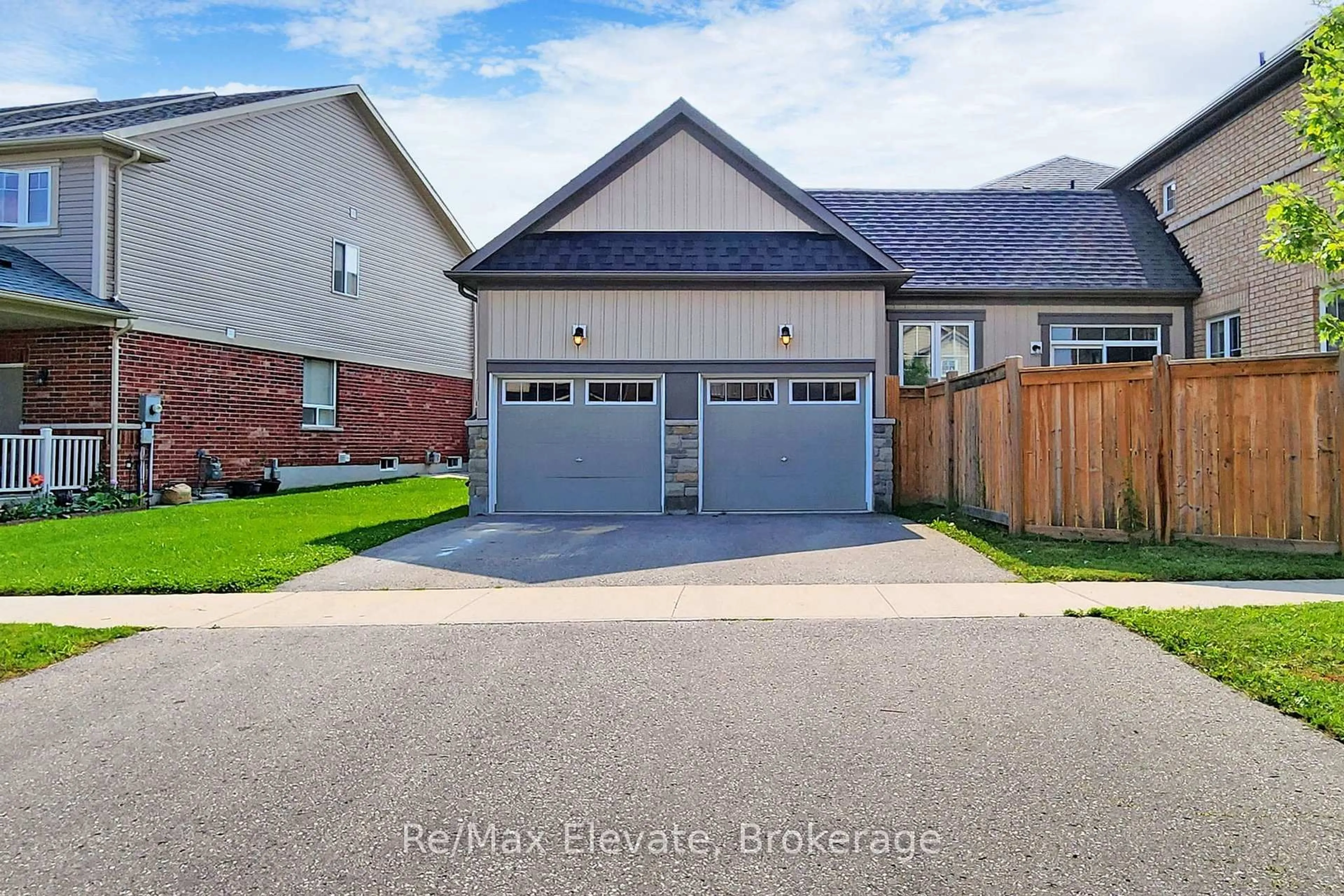Home with brick exterior material, street for 101 Great Gabe Gate, Oshawa Ontario L1L 0J4