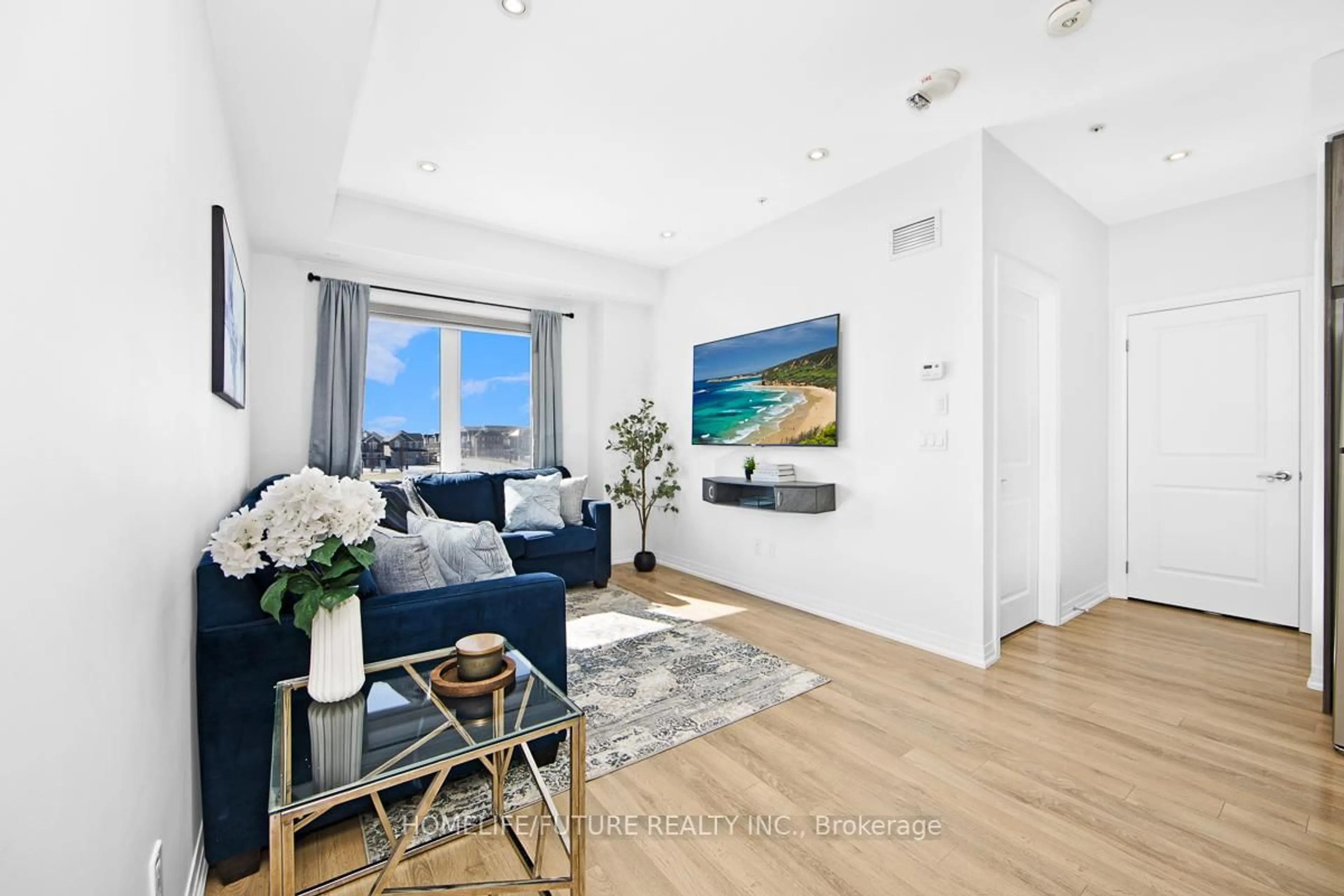 Living room with furniture, unknown for 2635 William Jackson Dr #515, Pickering Ontario L1X 0L3