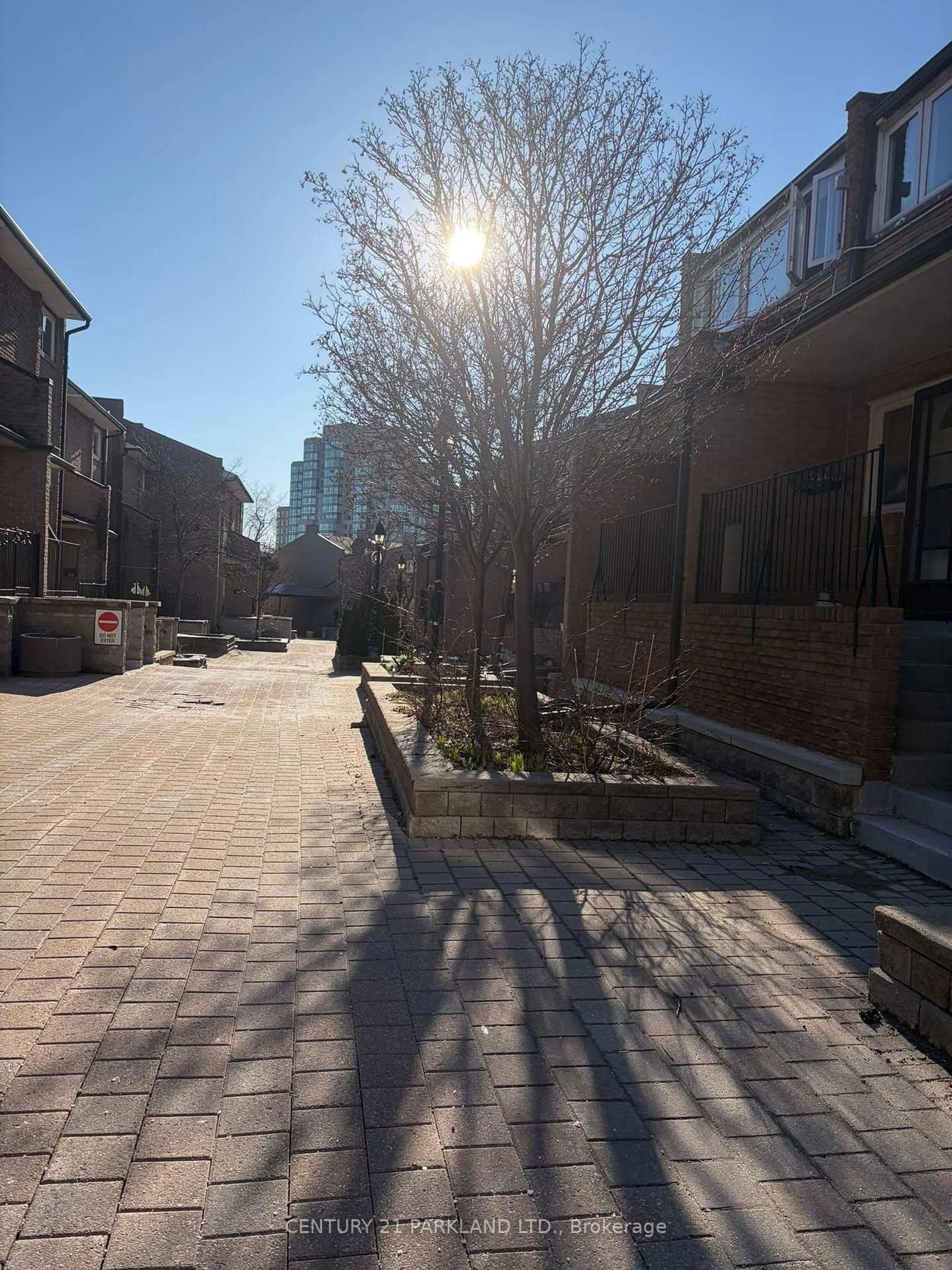 Patio, street for 50 Scarborough Golf Club Rd #194, Toronto Ontario M1M 3T5