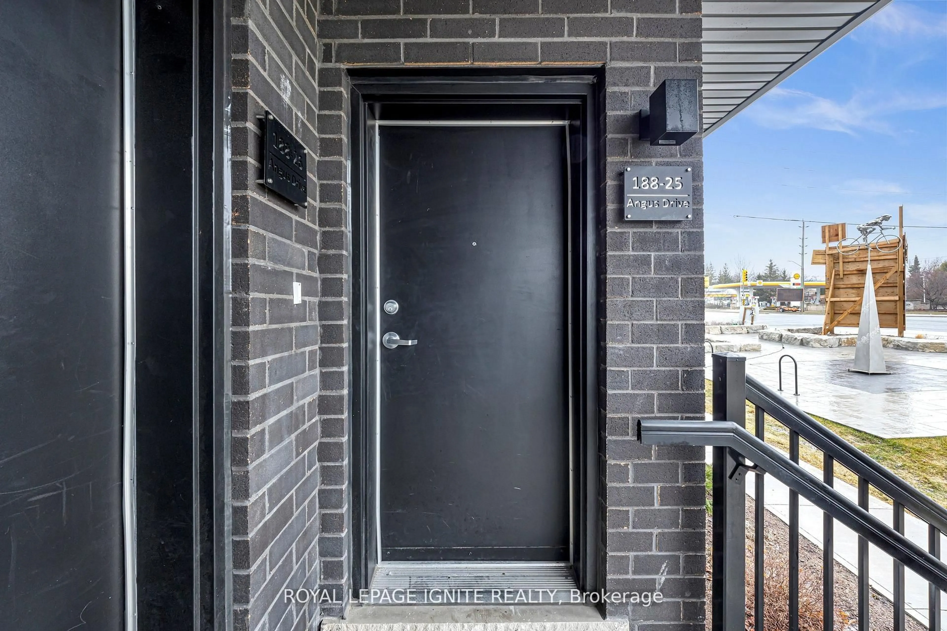 Indoor entryway for 188 Angus Dr #25, Ajax Ontario L1S 0G5