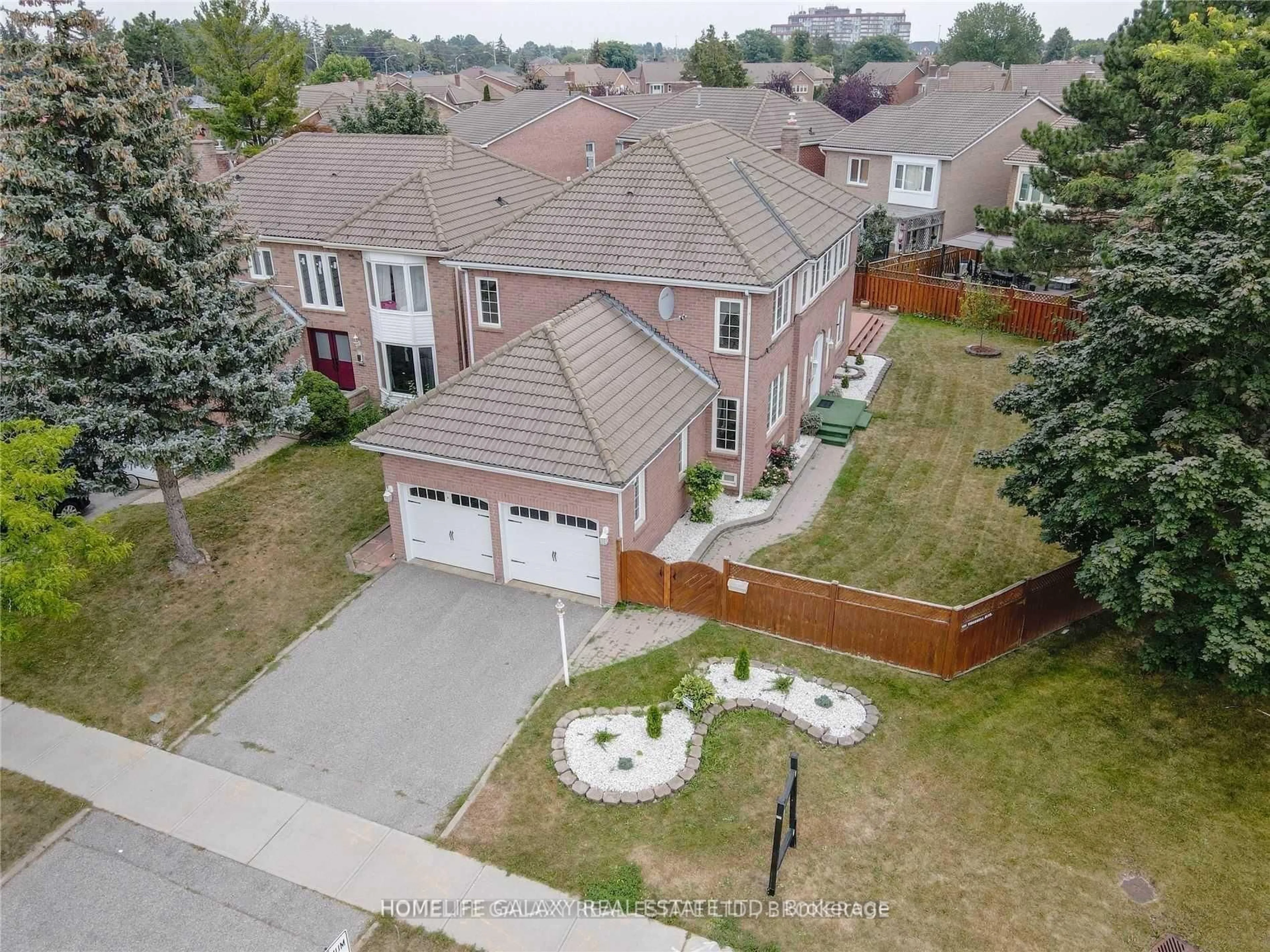 A pic from outside/outdoor area/front of a property/back of a property/a pic from drone, street for 101 Tideswell Blvd, Toronto Ontario M1B 4Y3