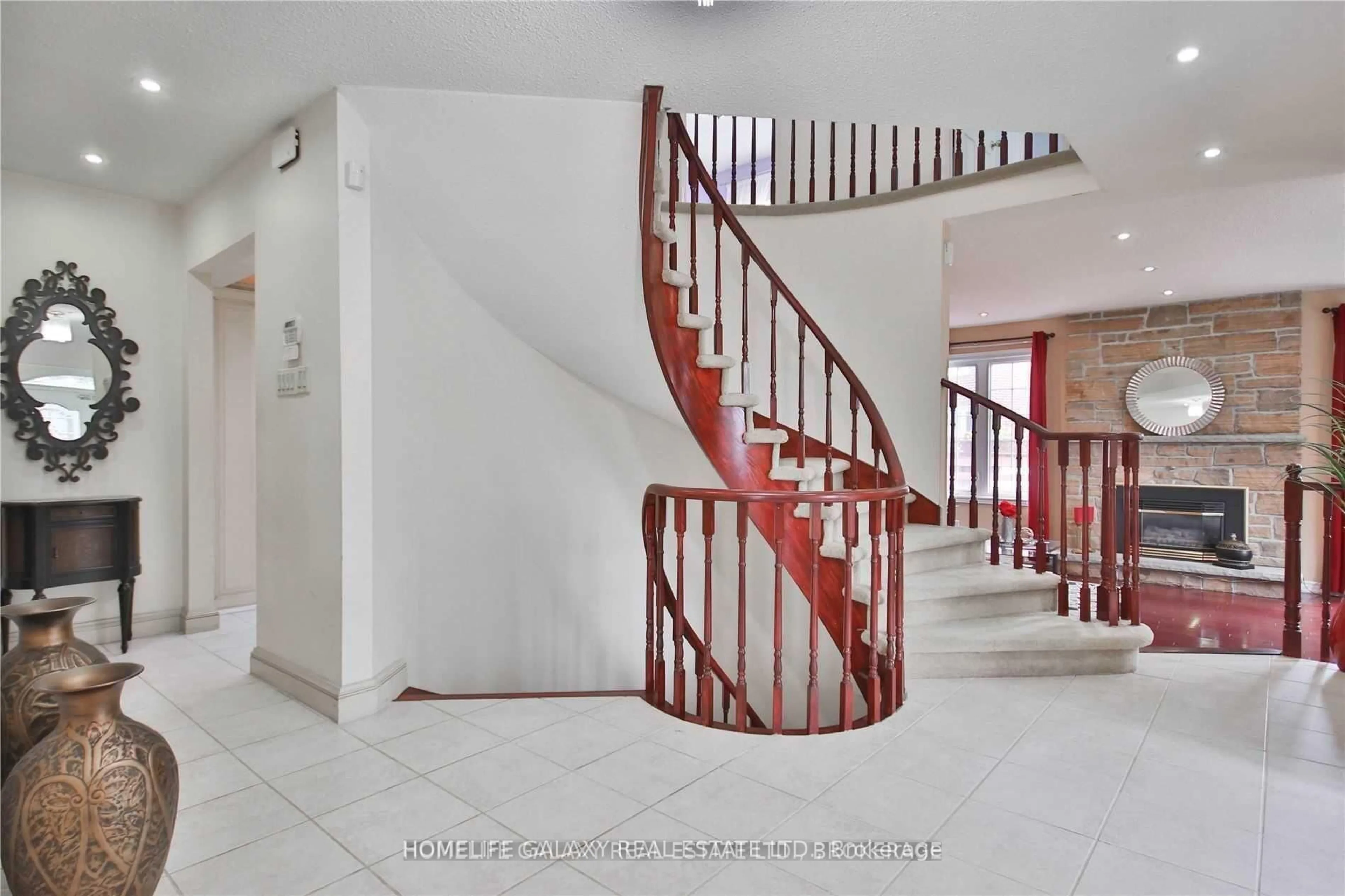 Indoor foyer for 101 Tideswell Blvd, Toronto Ontario M1B 4Y3