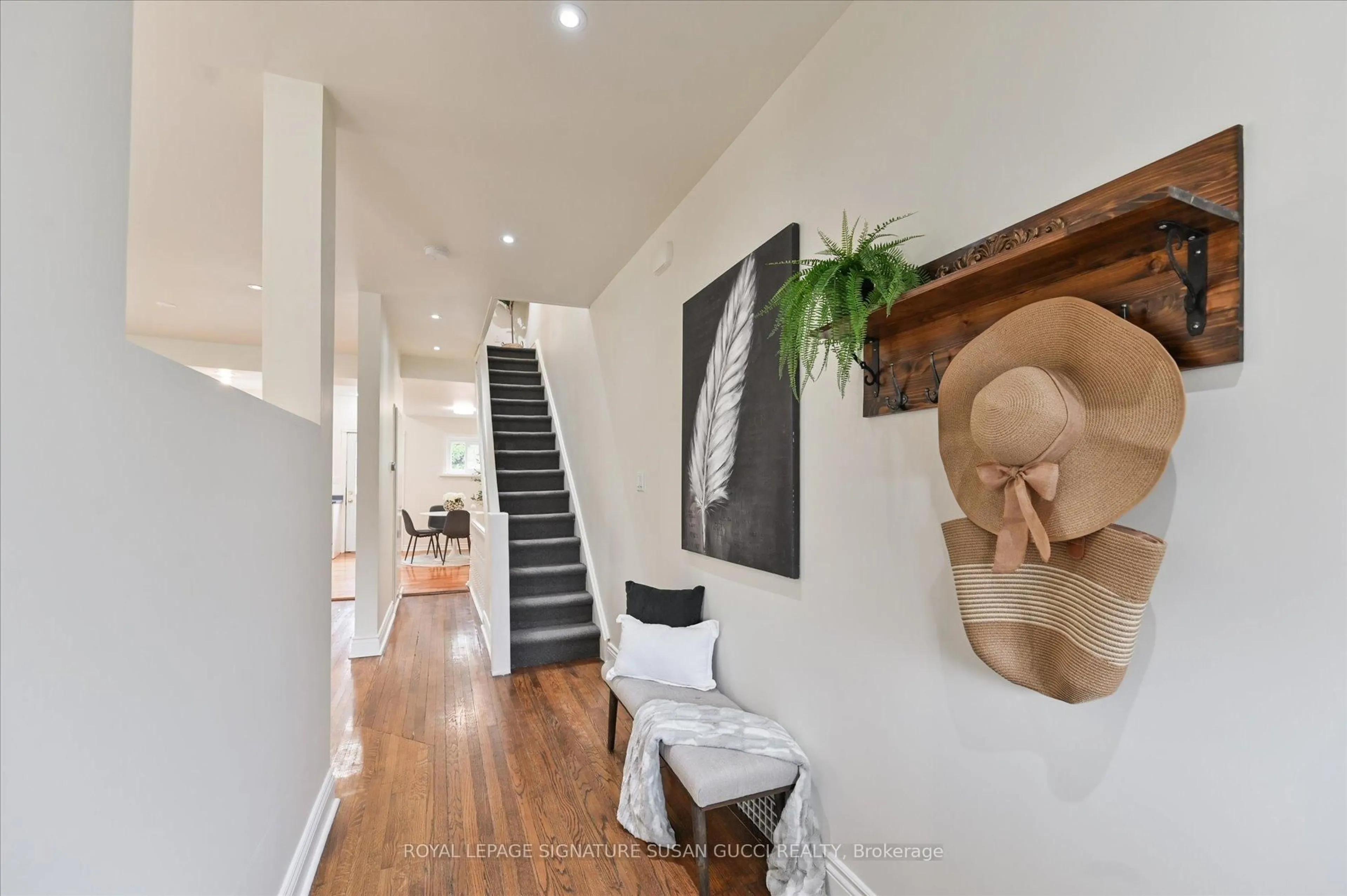 Indoor entryway for 104 Dewhurst Blvd, Toronto Ontario M4J 3J3