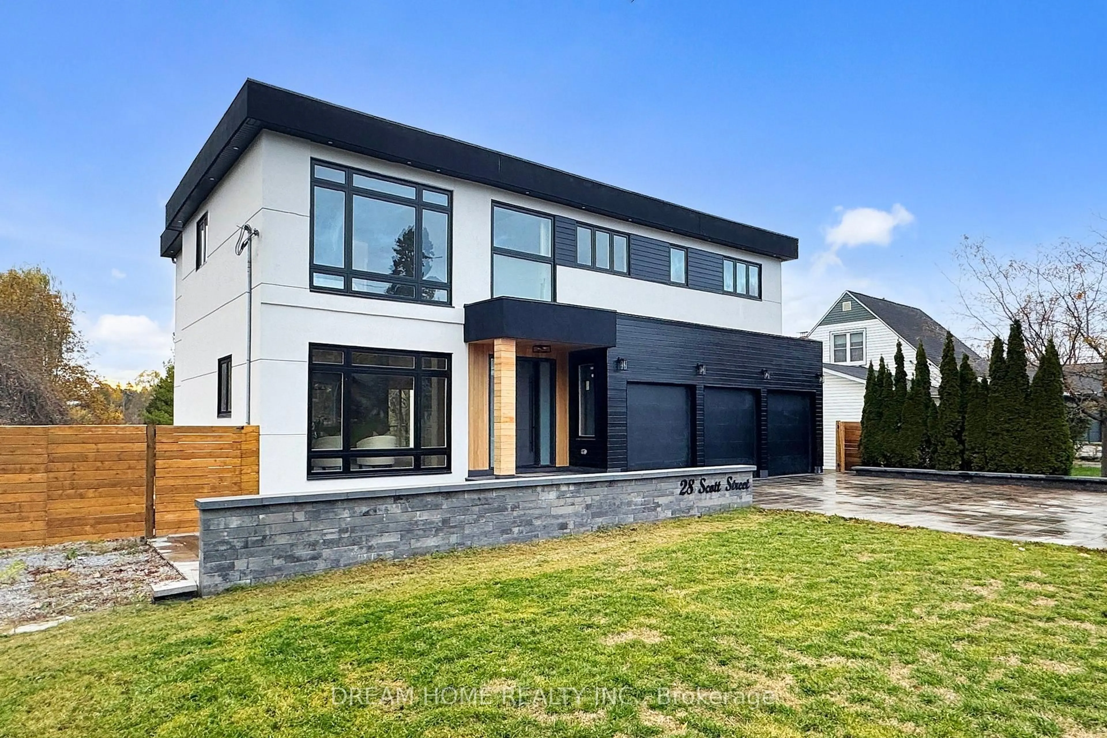 Home with brick exterior material, unknown for 28 Scott St, Whitby Ontario L1N 3L1