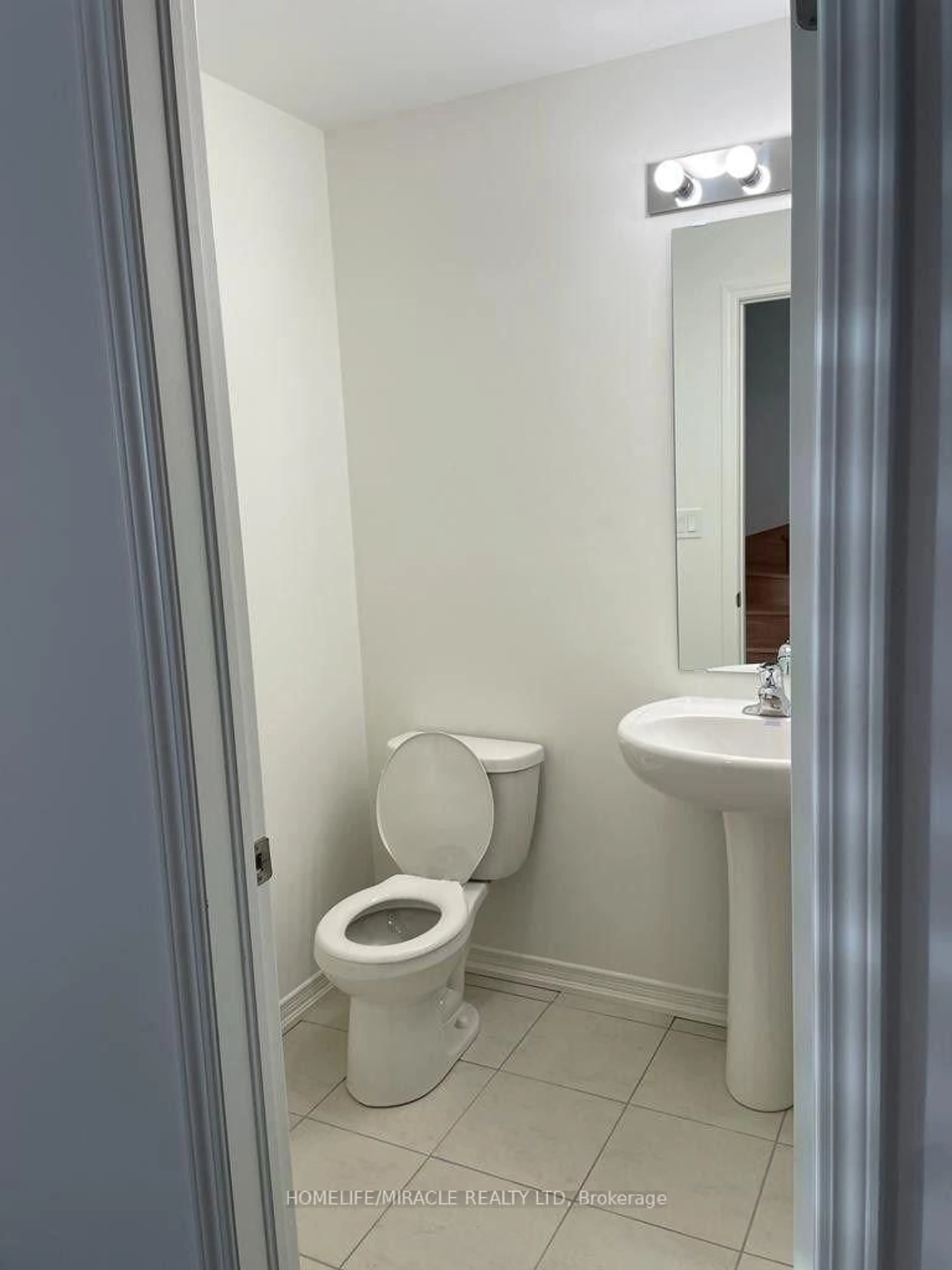 Standard bathroom, floor is not visible for 1392 Coral Springs Path, Oshawa Ontario L1K 3G1