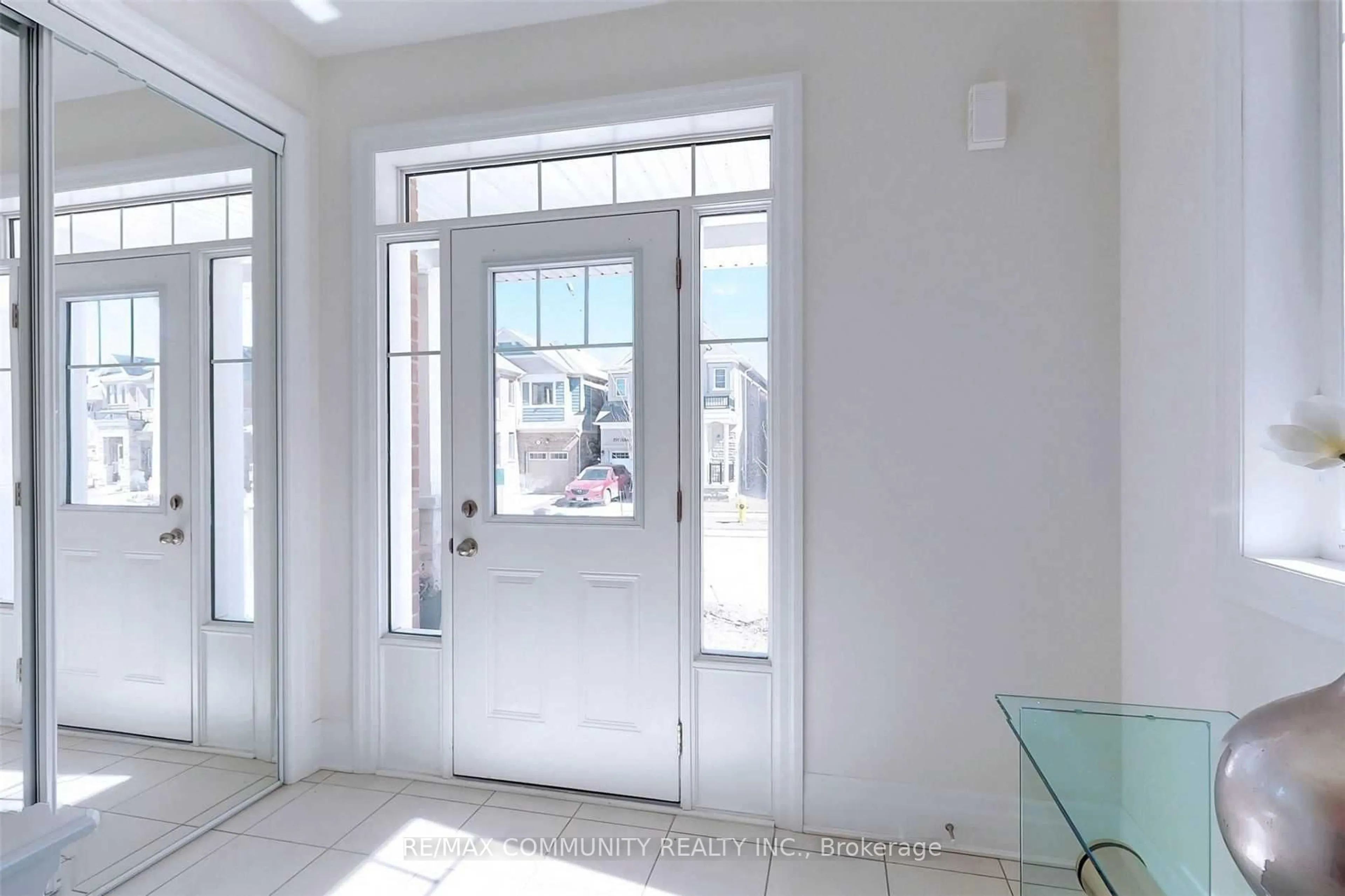 Indoor entryway for 190 Westfield Dr, Whitby Ontario L1P 0G2