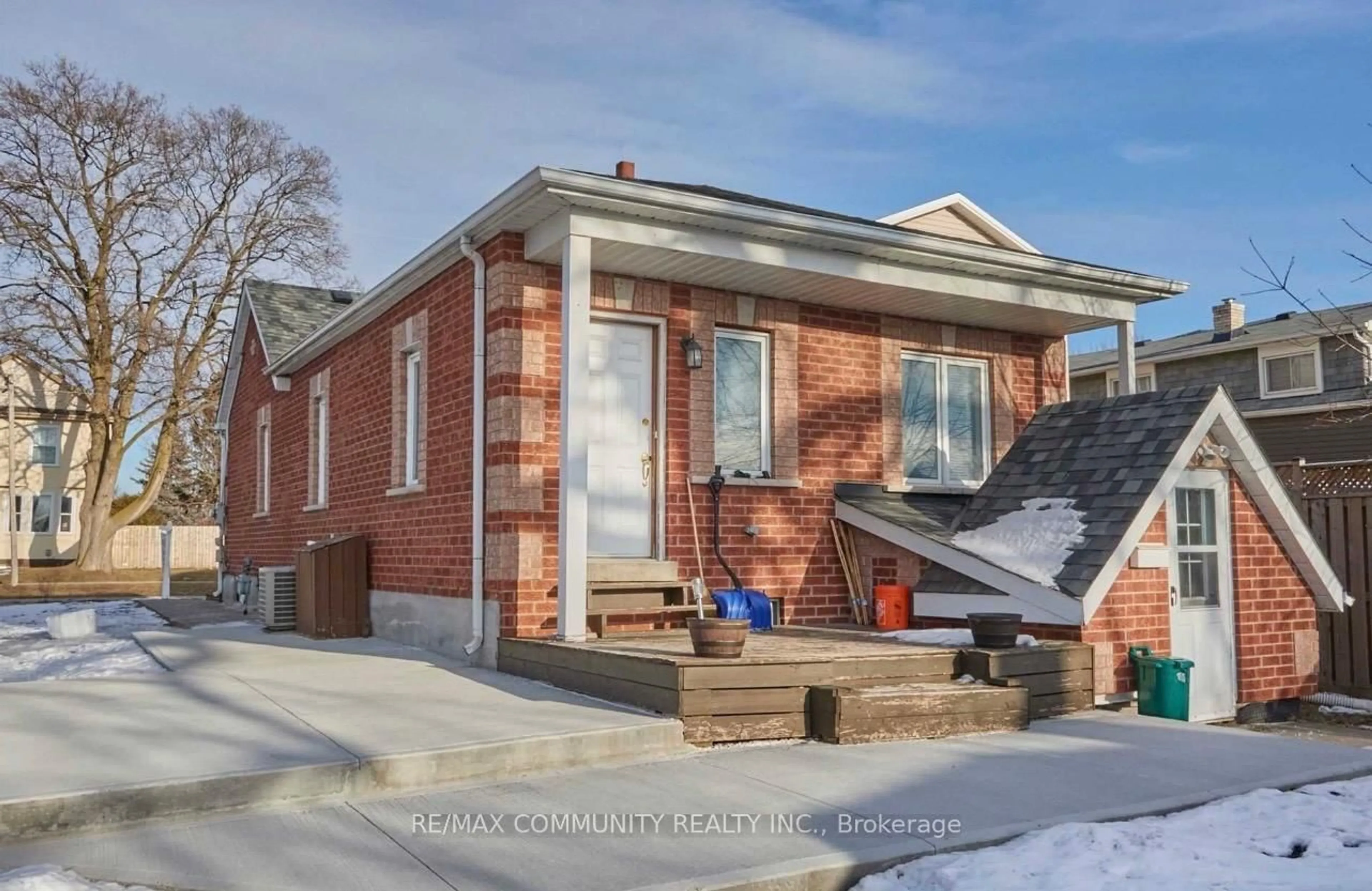 Home with brick exterior material, street for 270 Verdun Rd, Oshawa Ontario L1H 5T3