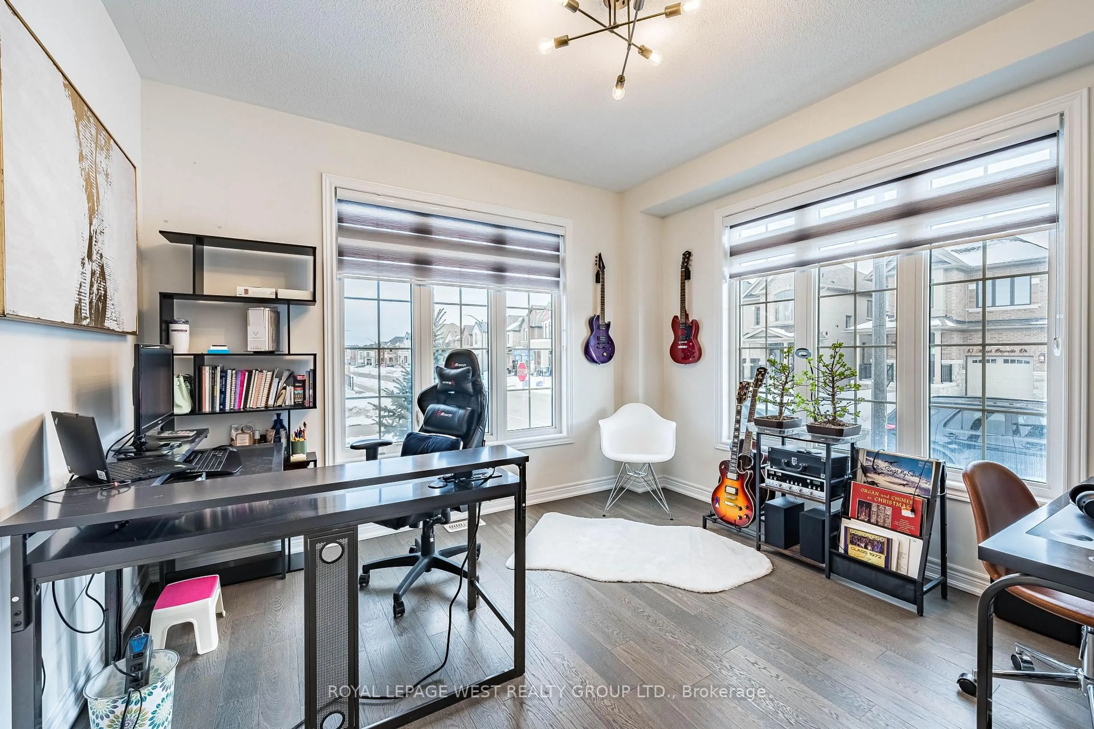 A pic of a room for 13 Arksey St, Whitby Ontario L1P 0G5