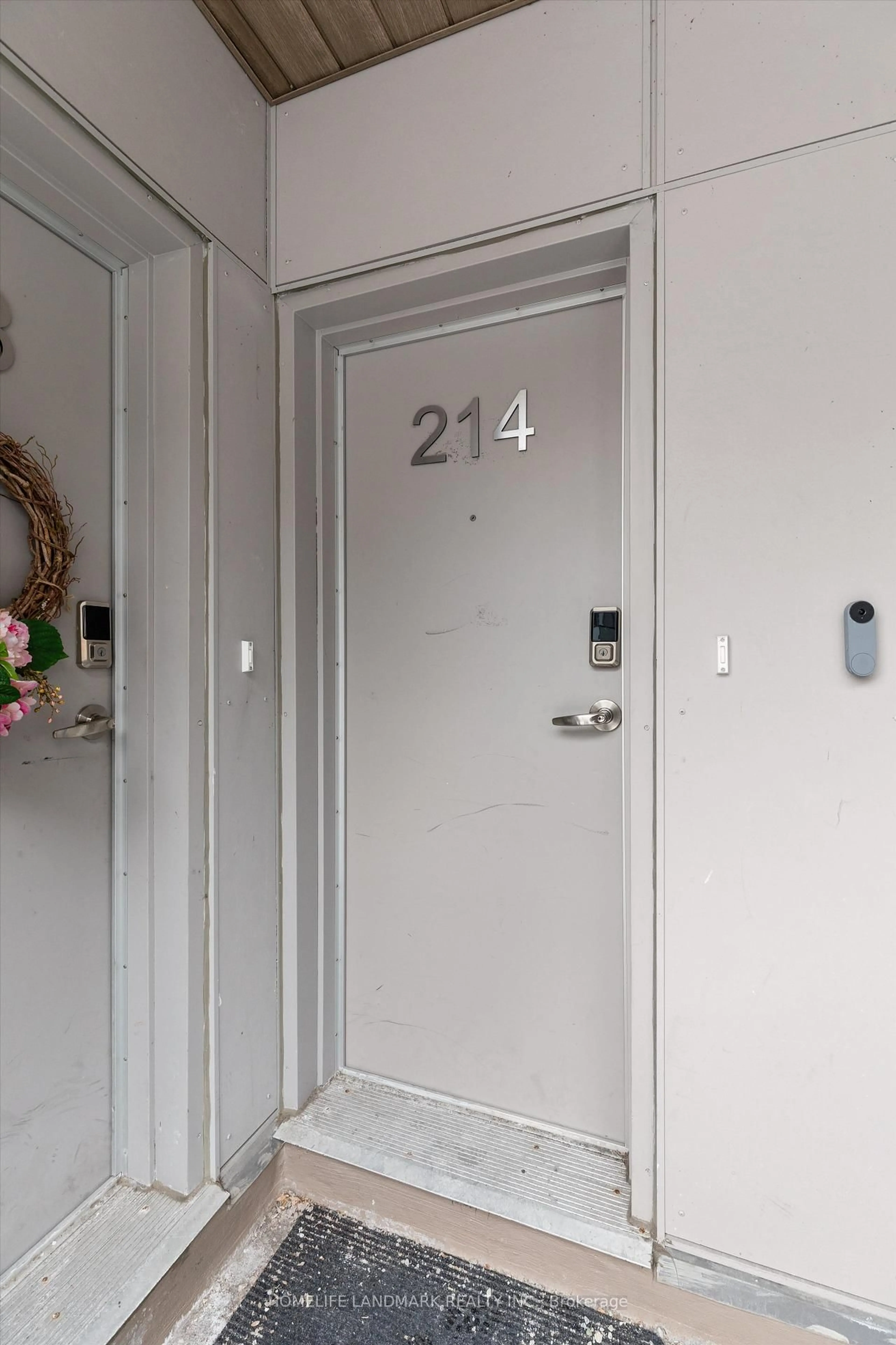 Indoor foyer for 1085 Danforth Rd #214, Toronto Ontario L3R 1A4