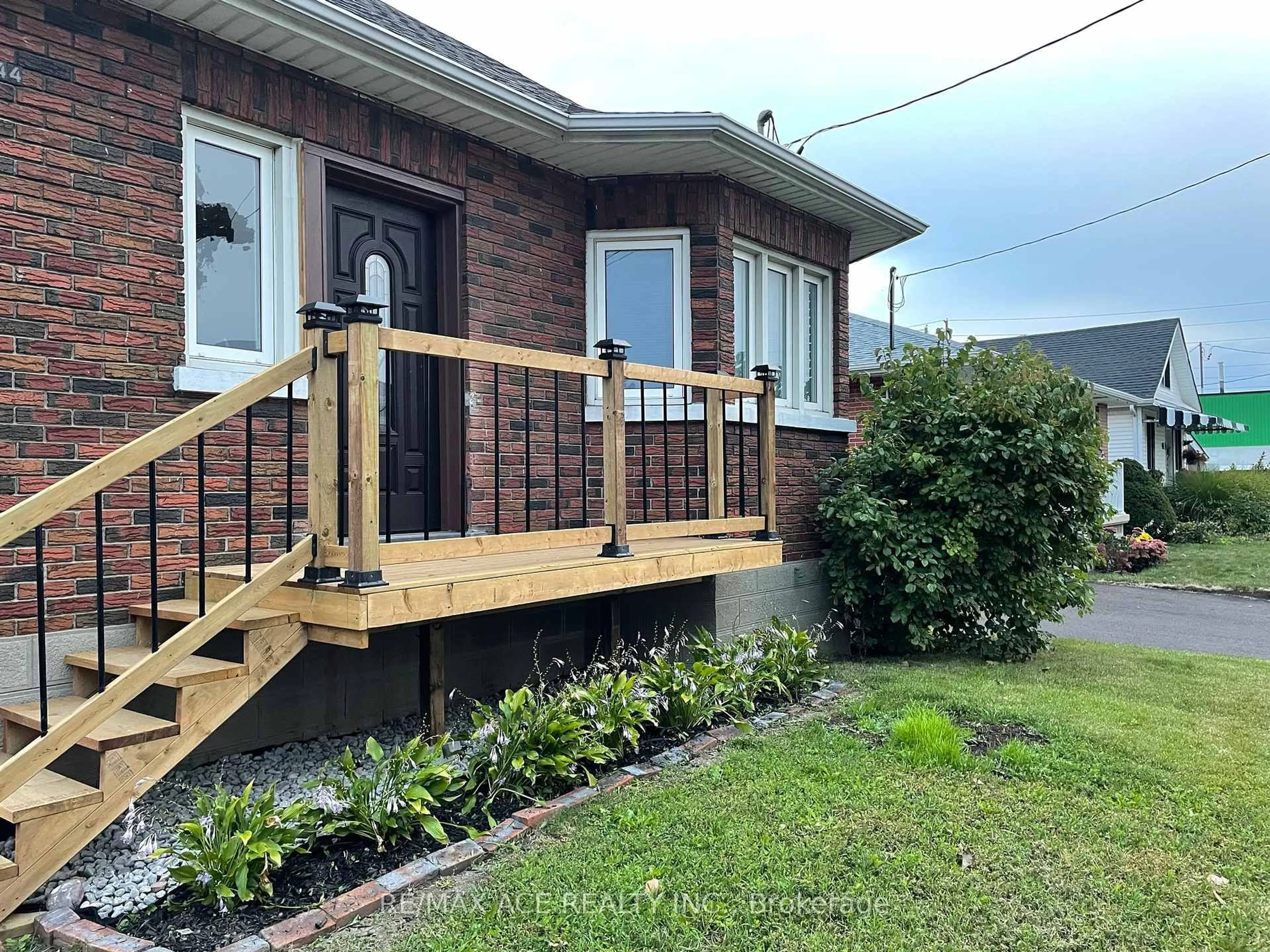 Unknown for 244 Etna Ave, Oshawa Ontario L1H 3B8