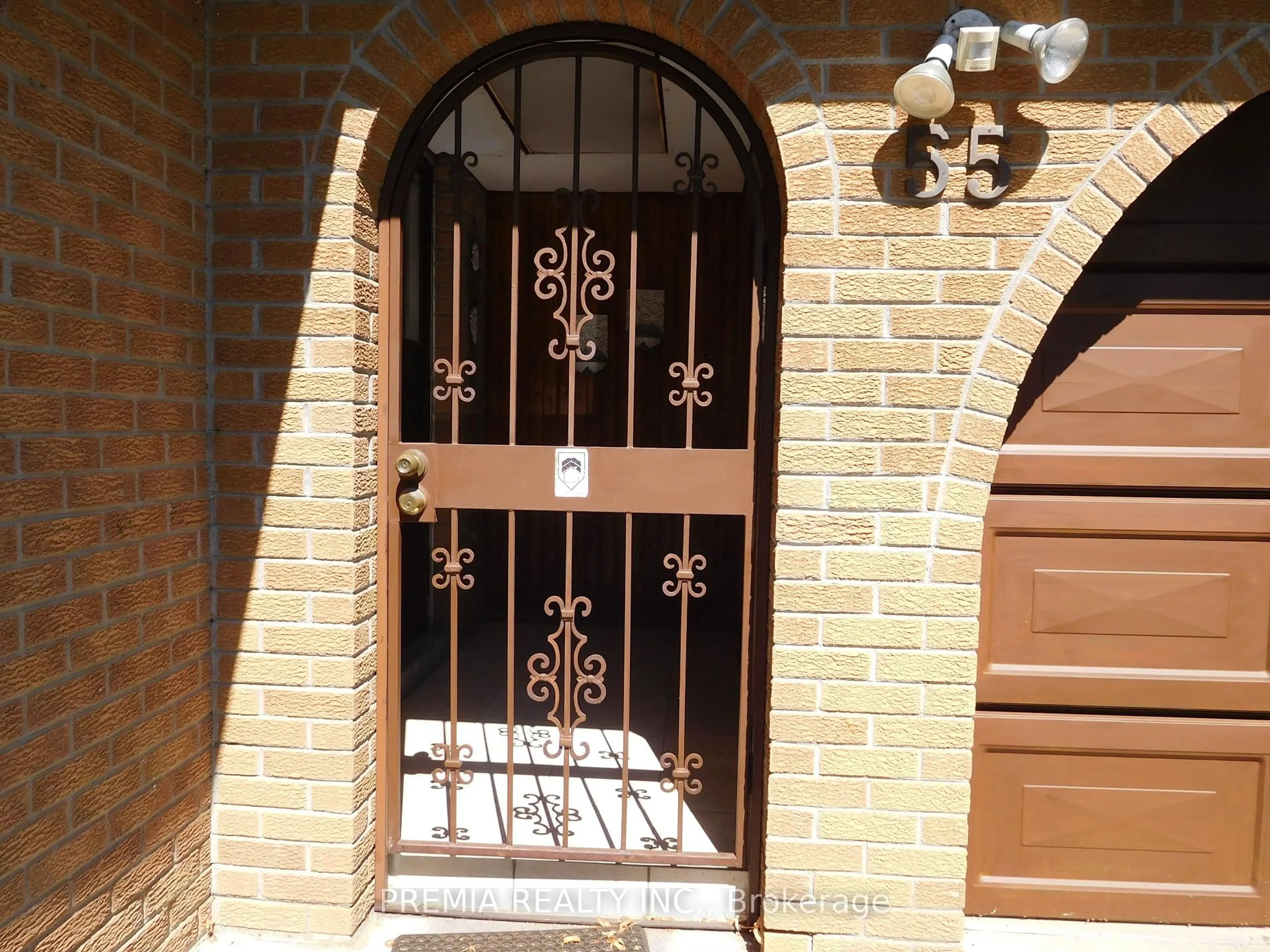 Indoor entryway for 55 Gemshaw Cres, Toronto Ontario M1B 1L3