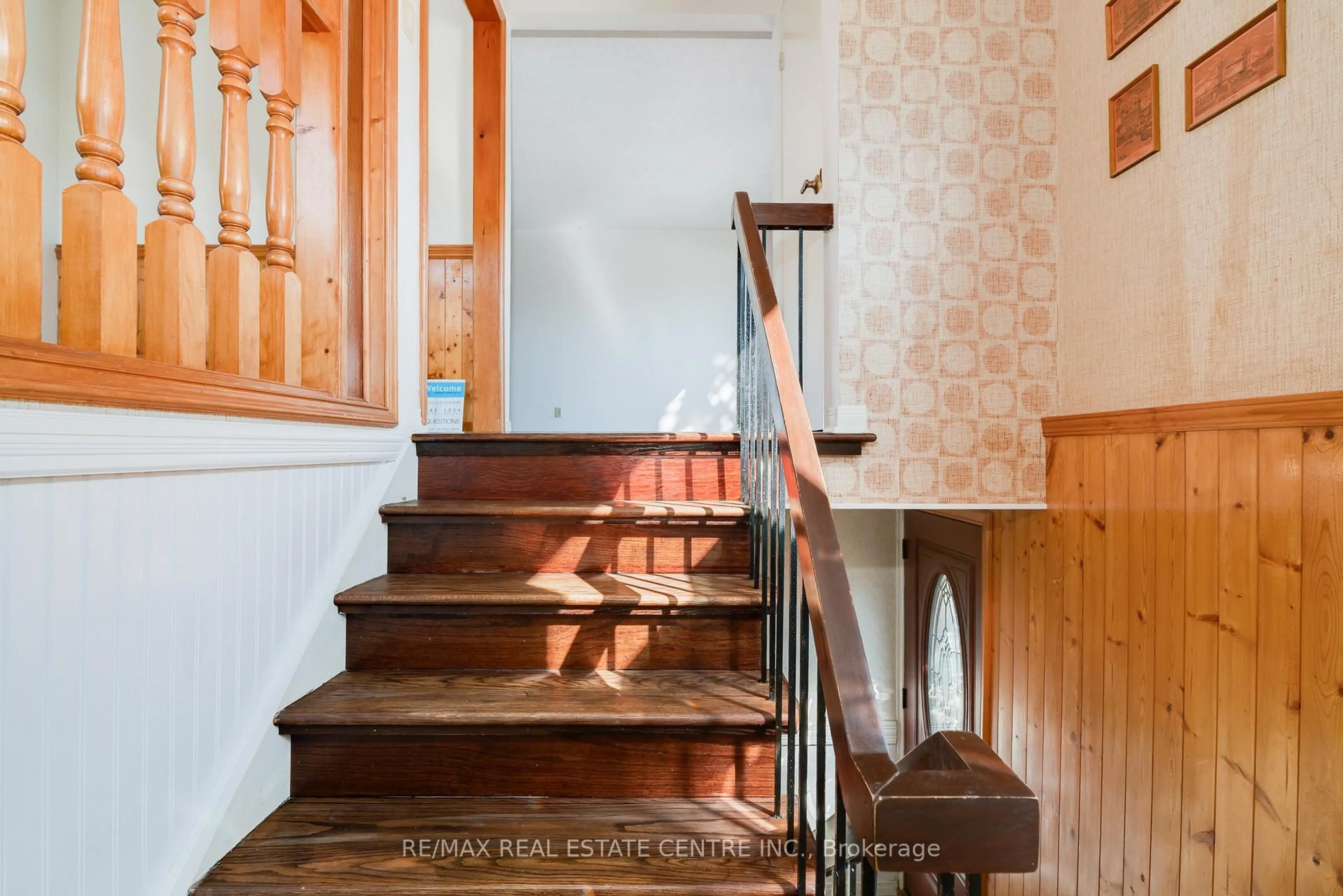 Stairs for 33 Millhouse Cres, Toronto Ontario M1B 2E4