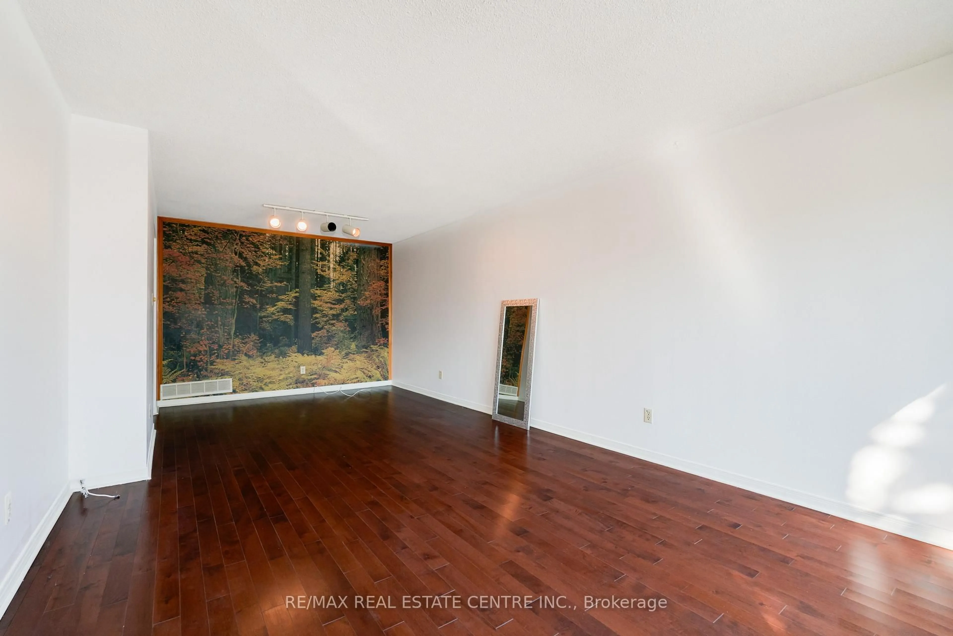 A pic of a room for 33 Millhouse Cres, Toronto Ontario M1B 2E4